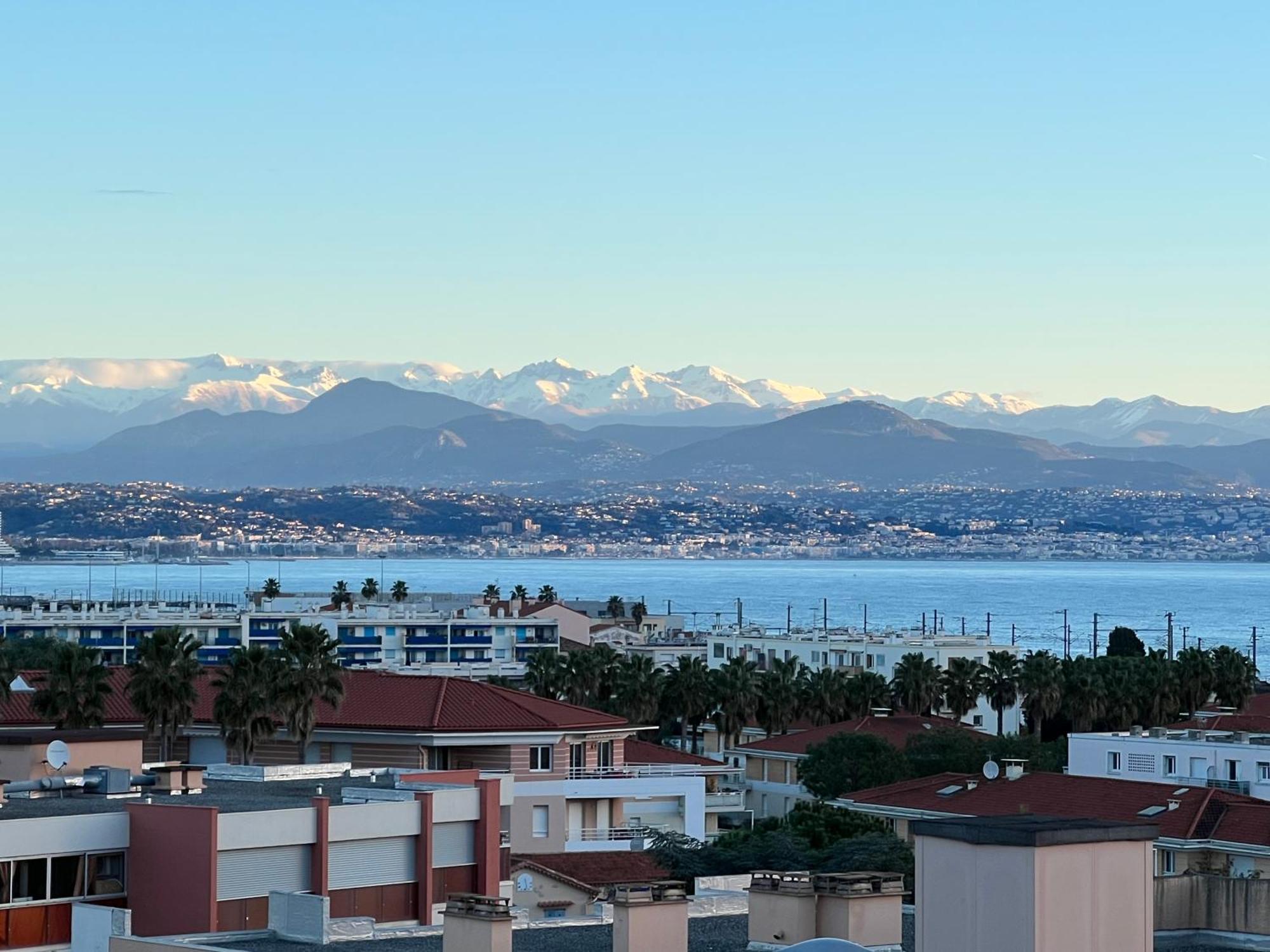 A Sea-view T2 In A Luxury For 4 People * Antibes
