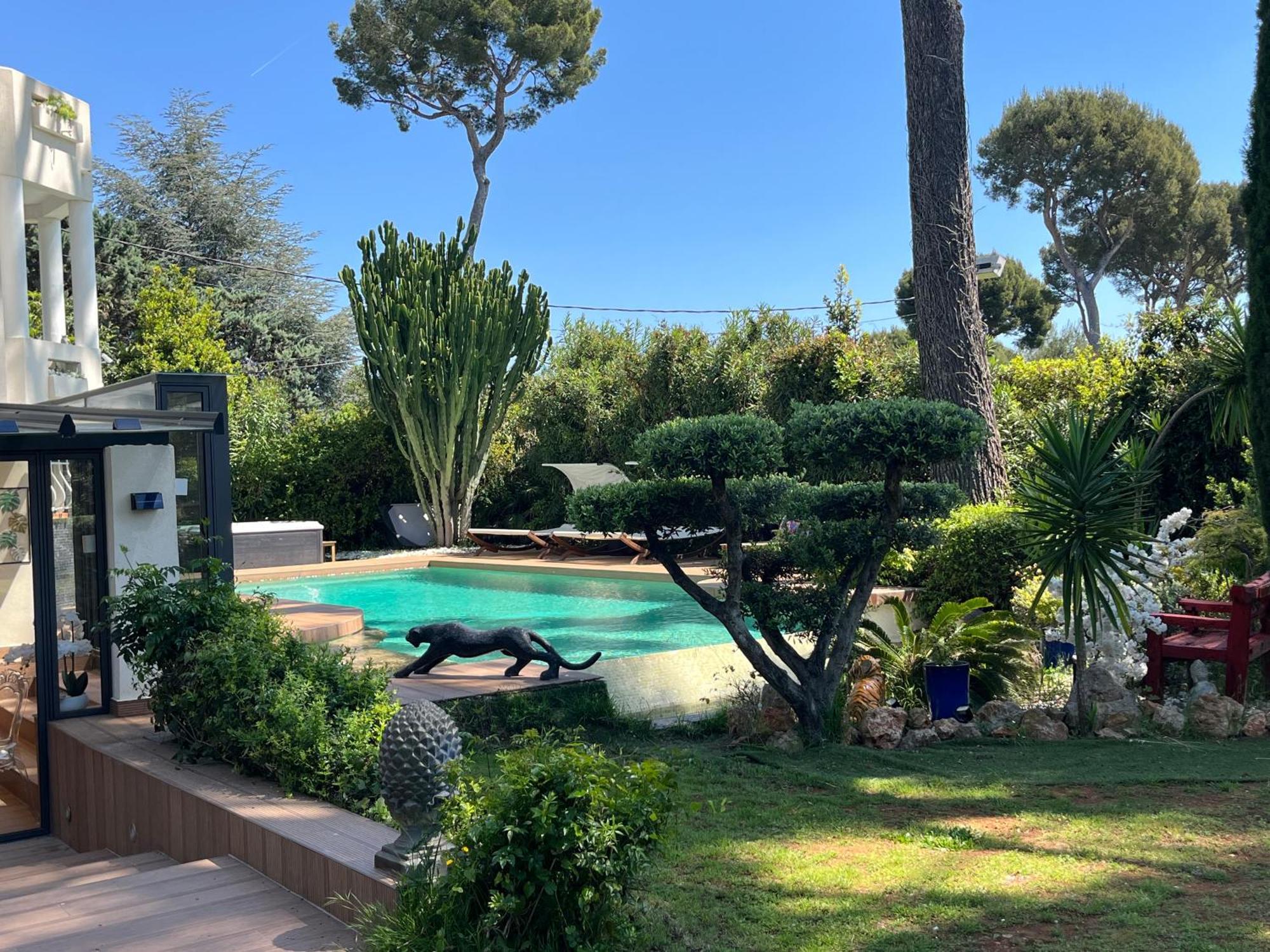 Un Joyau Vue Cap D'antibes Piscine Body Fitness Sauna & Antibes