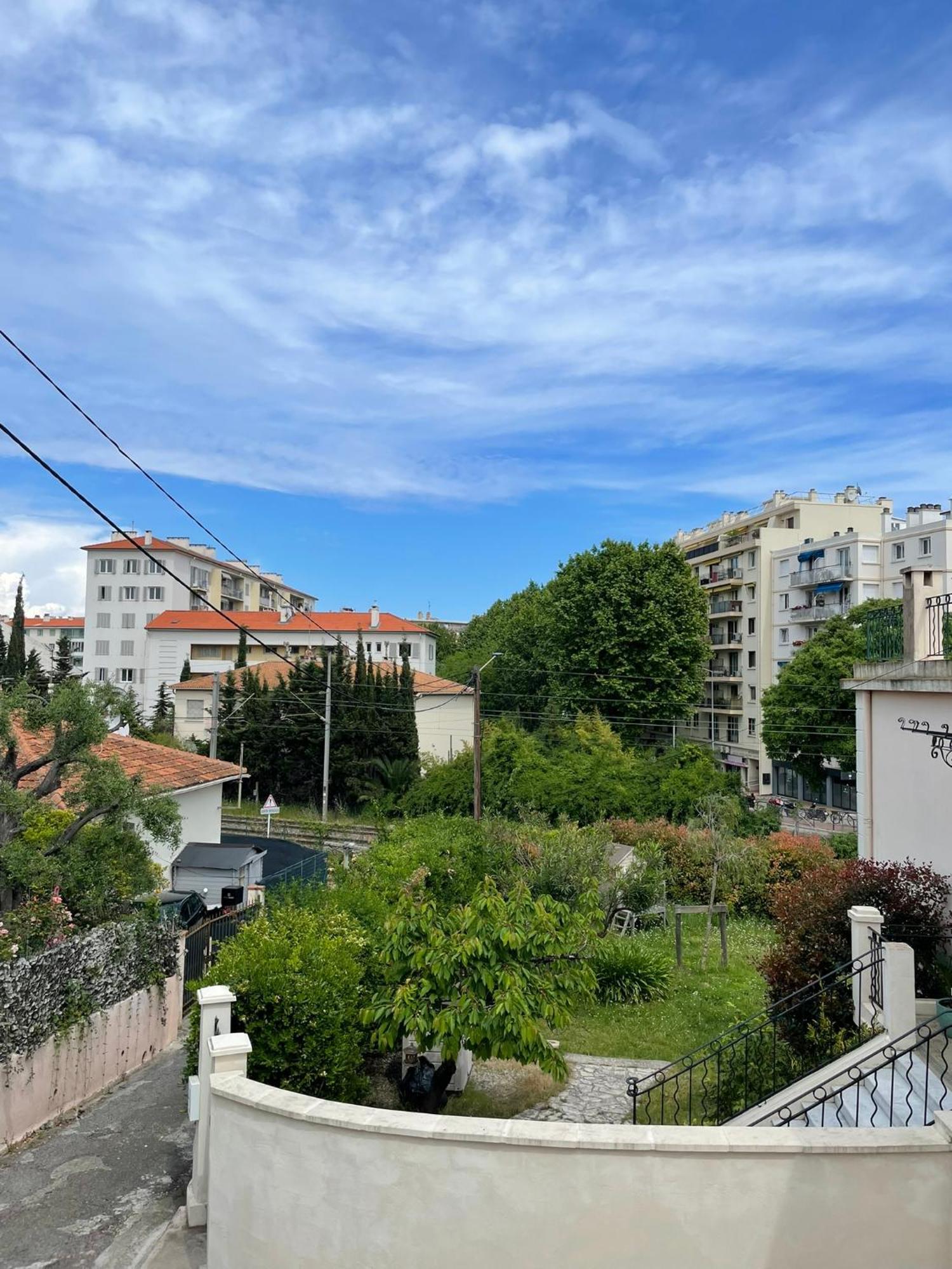 Charming Southern House - Close Center Apartment