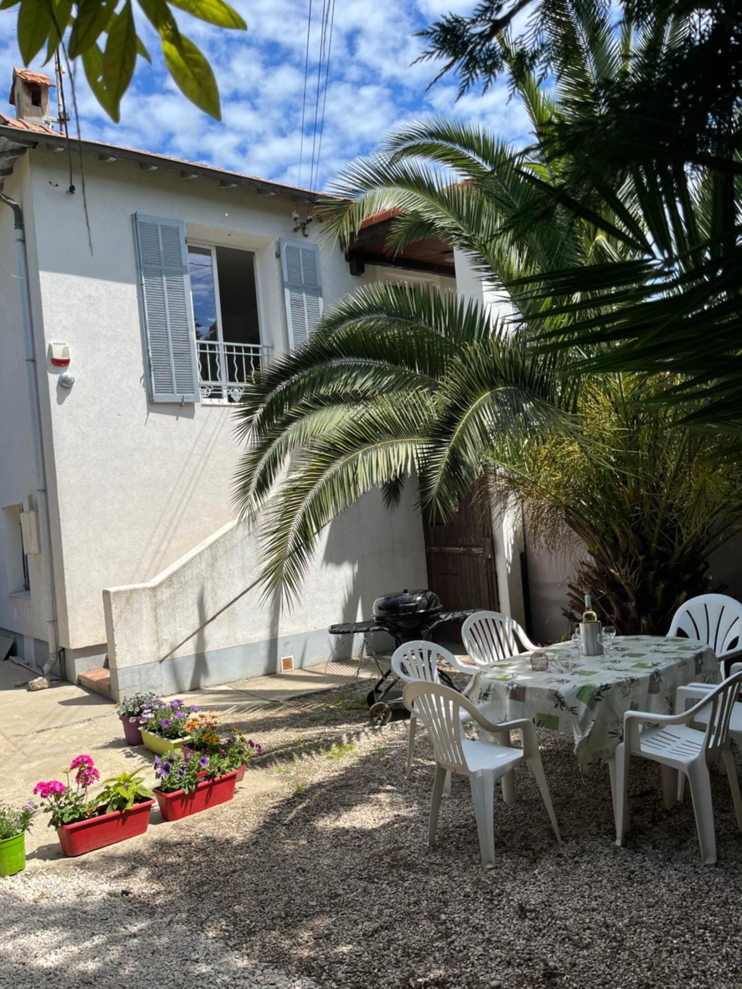 Pousada La Desiree ,haut De La Villa, Entierement Renovee, 4 Etoiles, Climatise, Parking Prive Et 120m2 De Jardin Antibes