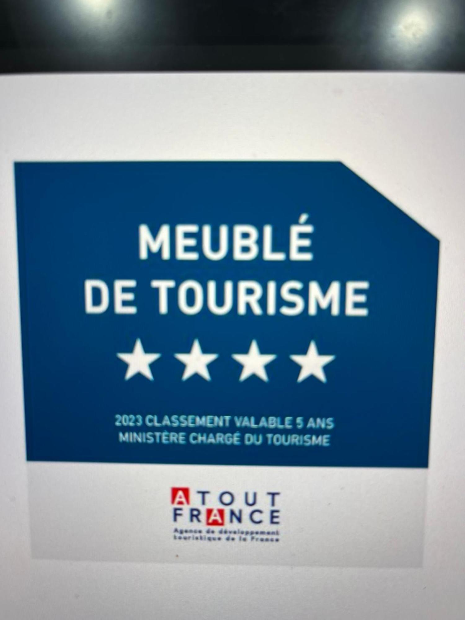 La Desiree ,haut De La Villa, Entierement Renovee, 4 Etoiles, Climatise, Parking Prive Et 120m2 De Jardin * Antibes