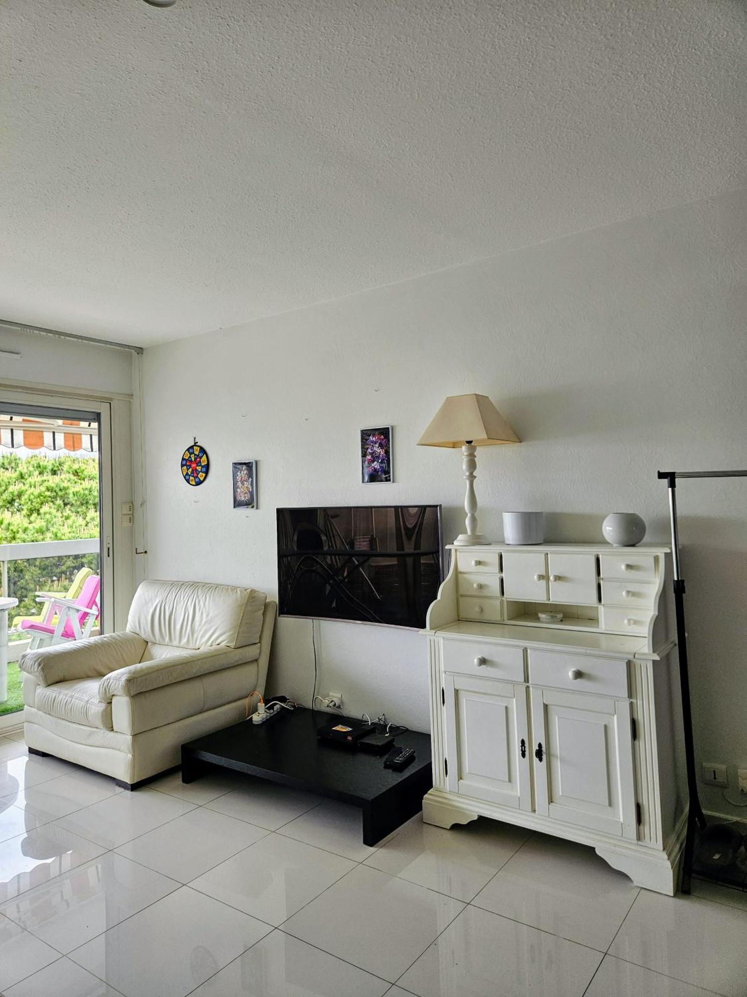 2 Pieces, Juan Les Pins, 400 M, Parking Apartment *