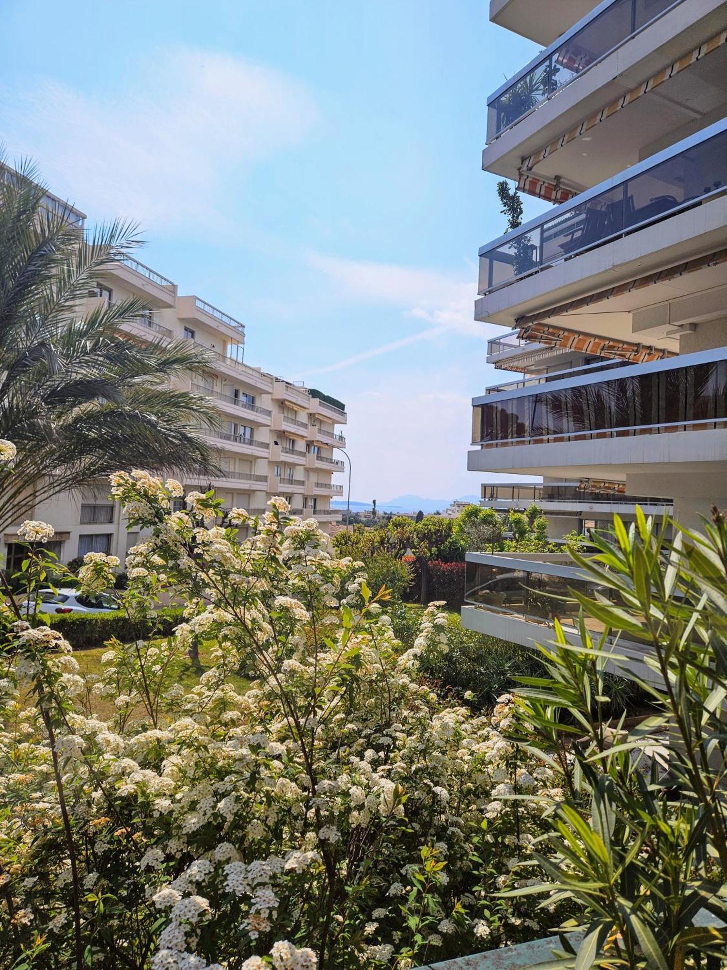 2 Pieces, Juan Les Pins, 400 M, Parking * Antibes