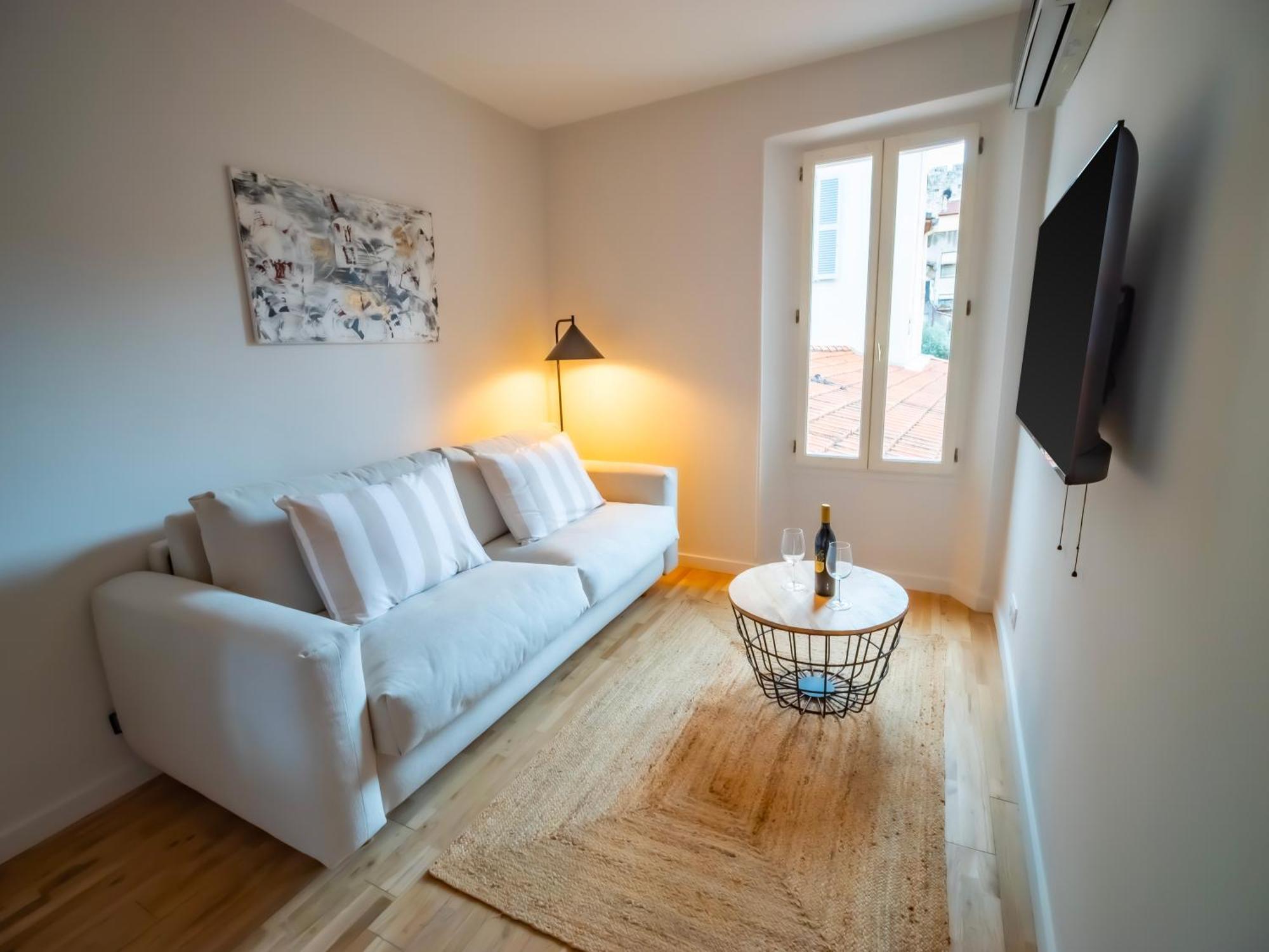 #202-heart Of Vieil - Place Nationale-high-end Newly Renovated & Furnished Appartement