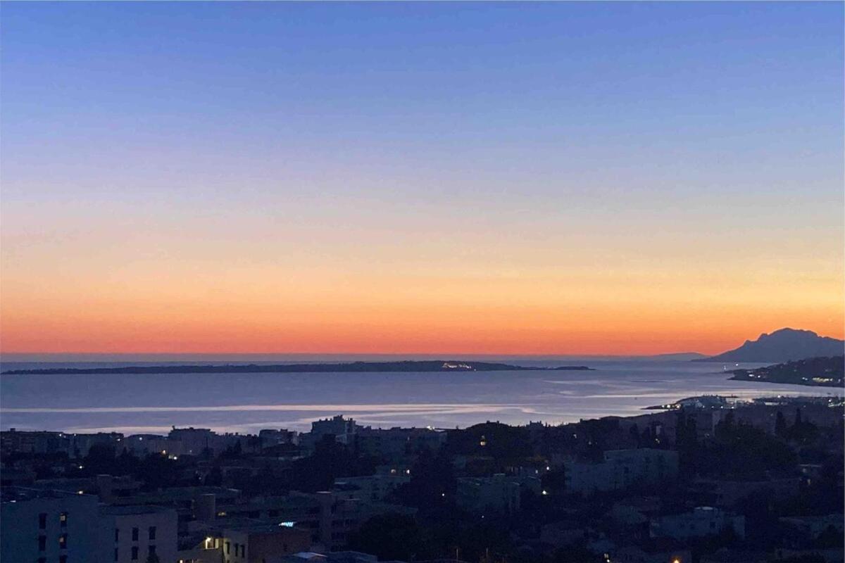 Apartment Beautiful 82m2, Wifi, Air Conditioning, Sea View & Pool & Tennis *