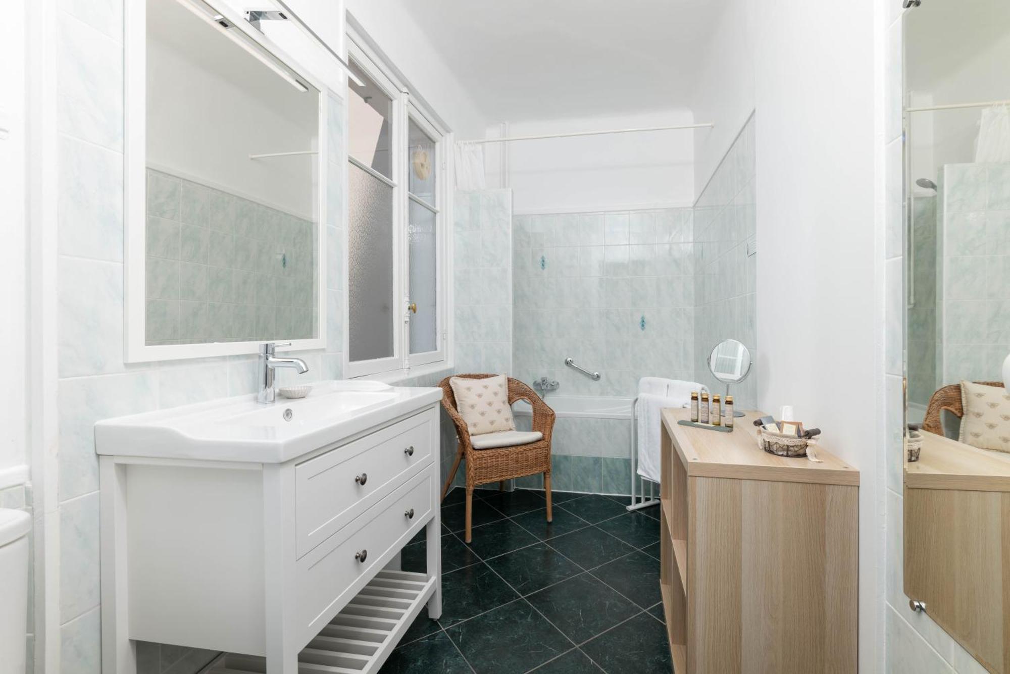 Hotel Mas Djoliba 3*