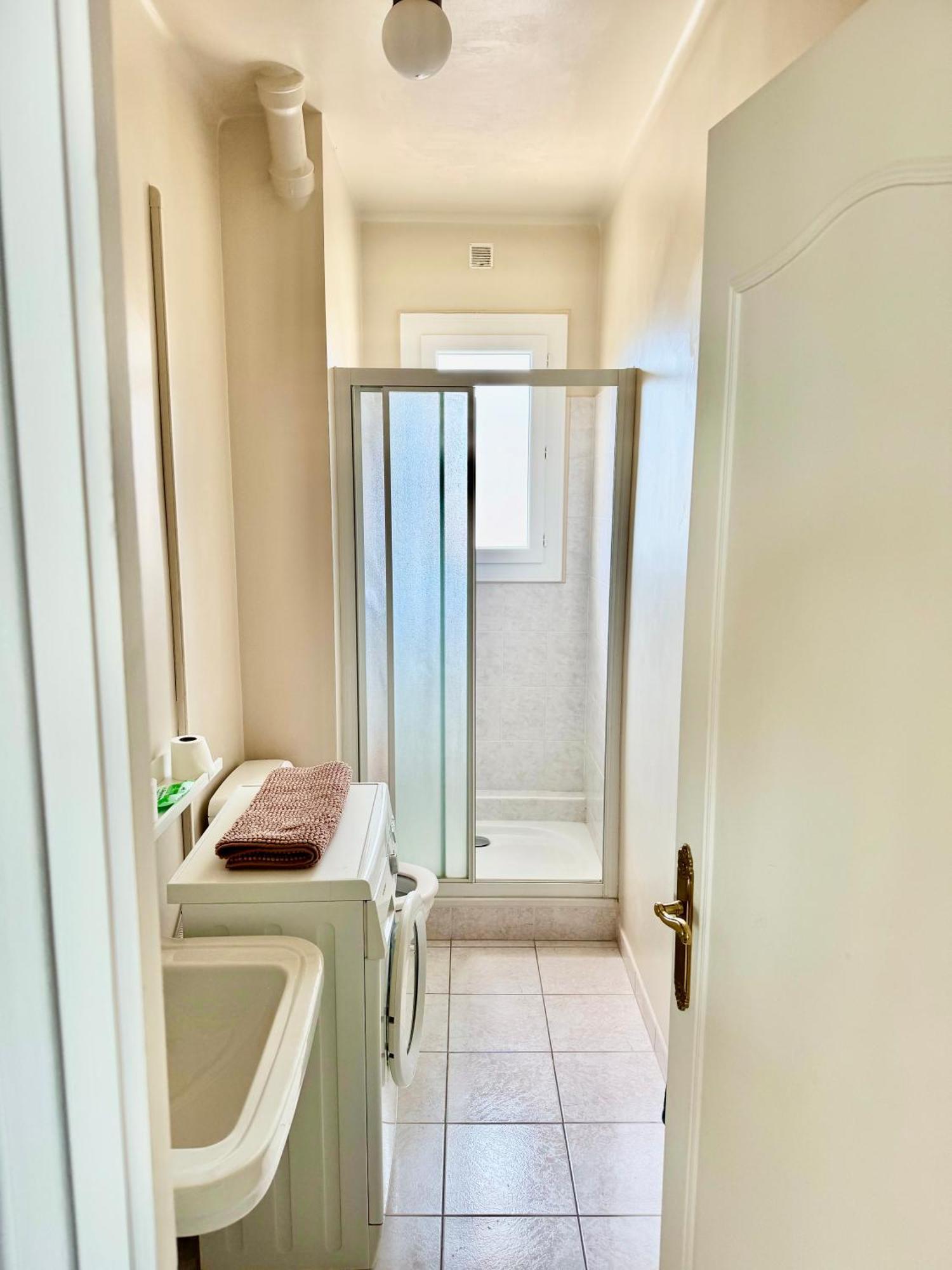 Cozy Studio, Sea View, Old Town, Near Beaches Antibes