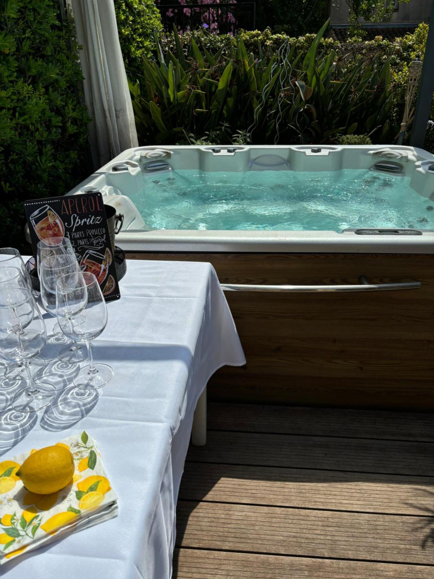 Maison Avec Jardin Privatif, 4 Chambres, Calme Dans Avec Piscine