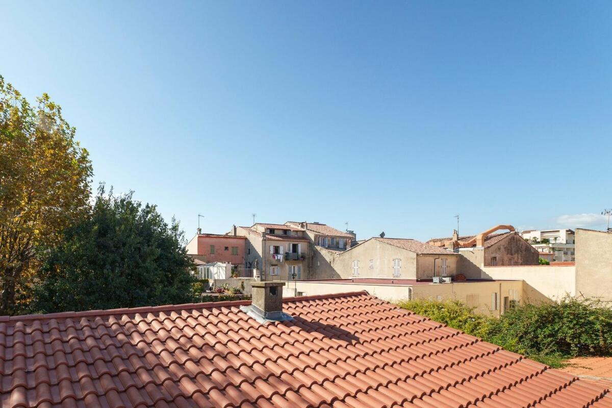 Beautiful Modern And Design Accommodation, Old Apartment Antibes