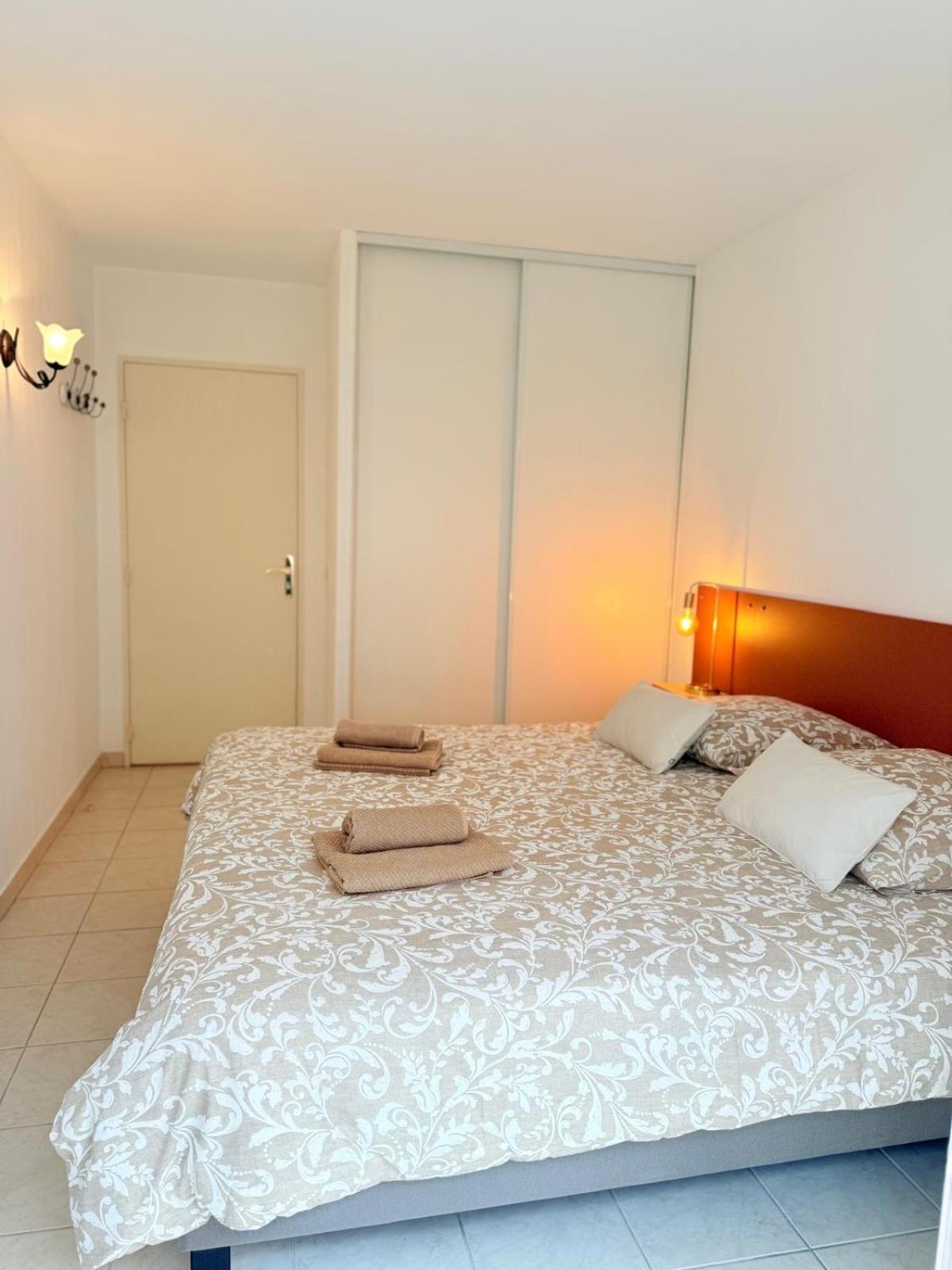 Apartment Les 3 Iles 2 Pieces Climatise A 50 M Des Plages Antibes