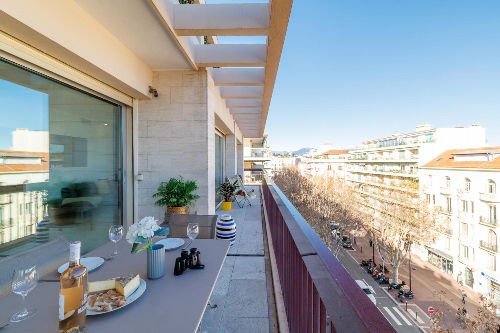 Skyline 2-bedroom Flat With Epic Views - Roi Chevalier Apartamento Antibes