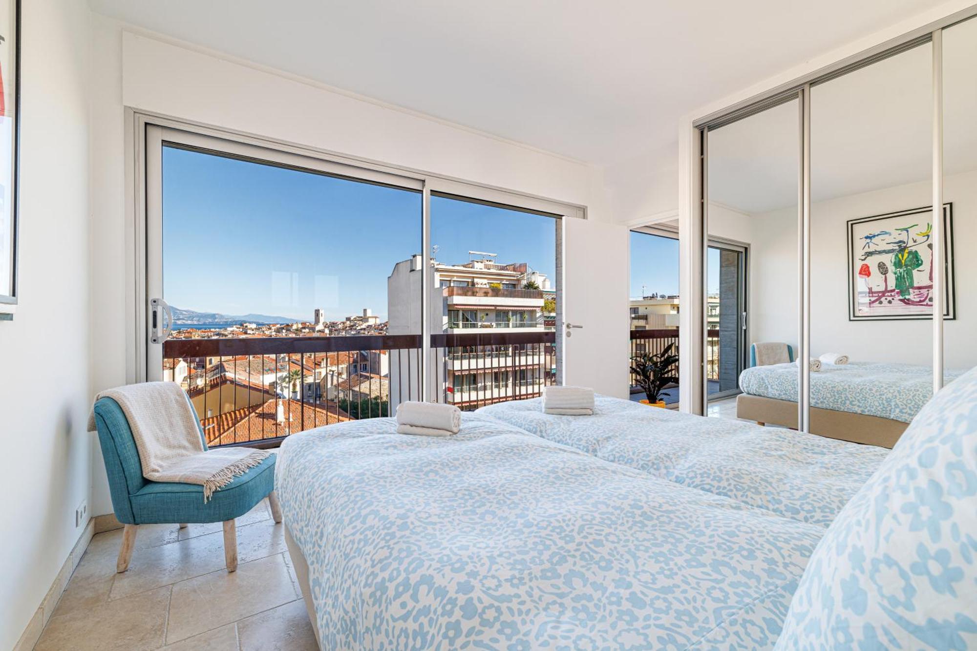 Skyline 2-bedroom Flat With Epic Views - Roi Chevalier Antibes