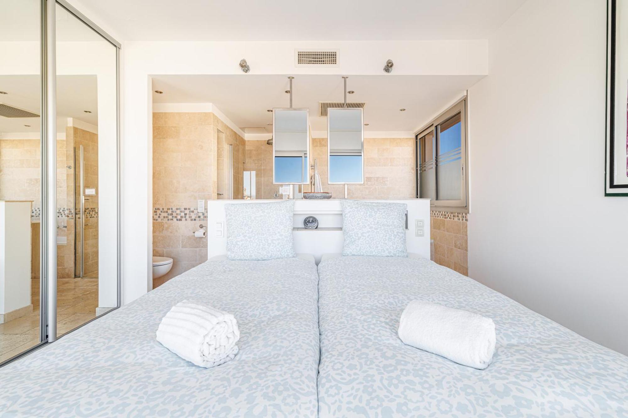 Apartment Skyline 2-bedroom Flat With Epic Views - Roi Chevalier