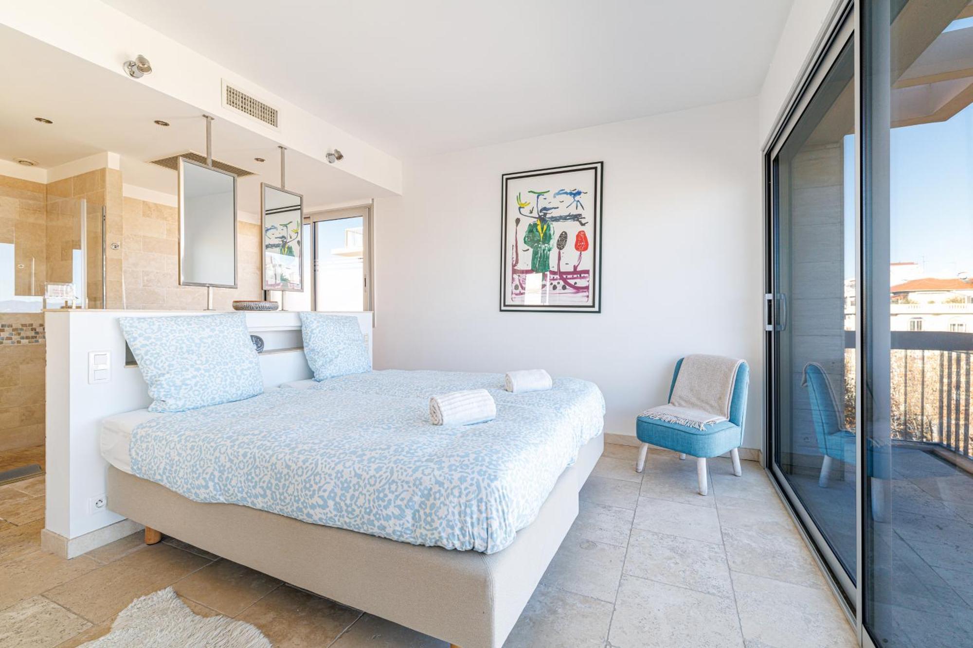 Skyline 2-bedroom Flat With Epic Views - Roi Chevalier *