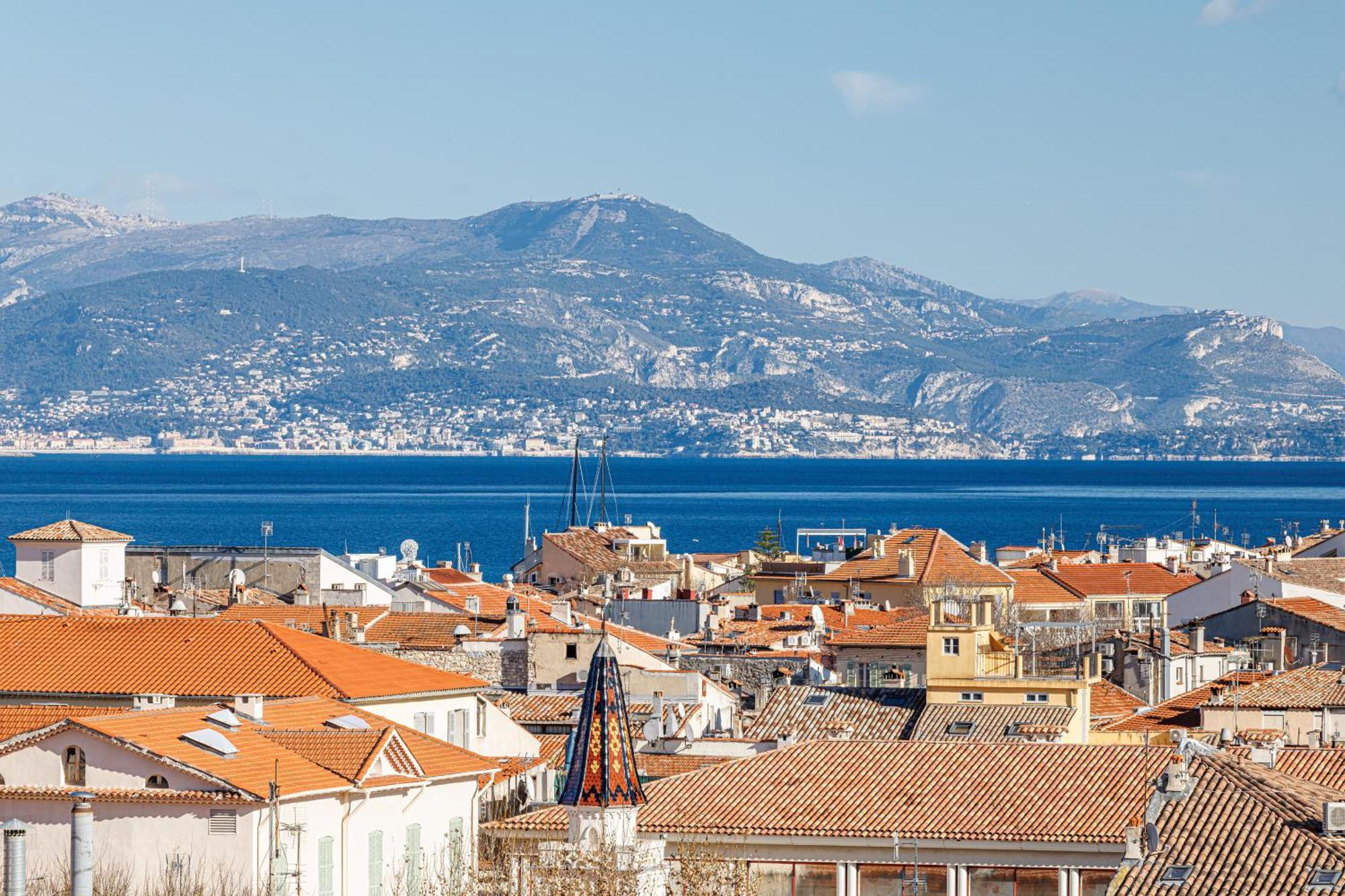 Skyline 2-bedroom Flat With Epic Views - Roi Chevalier Antibes