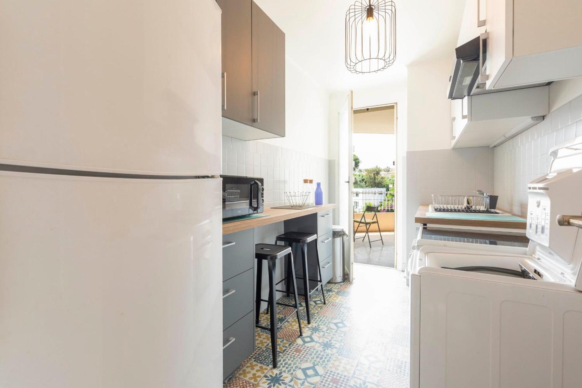 Apartment Center Of Spacious 2 Bedroom Flat With Terrace And Air Conditioning *