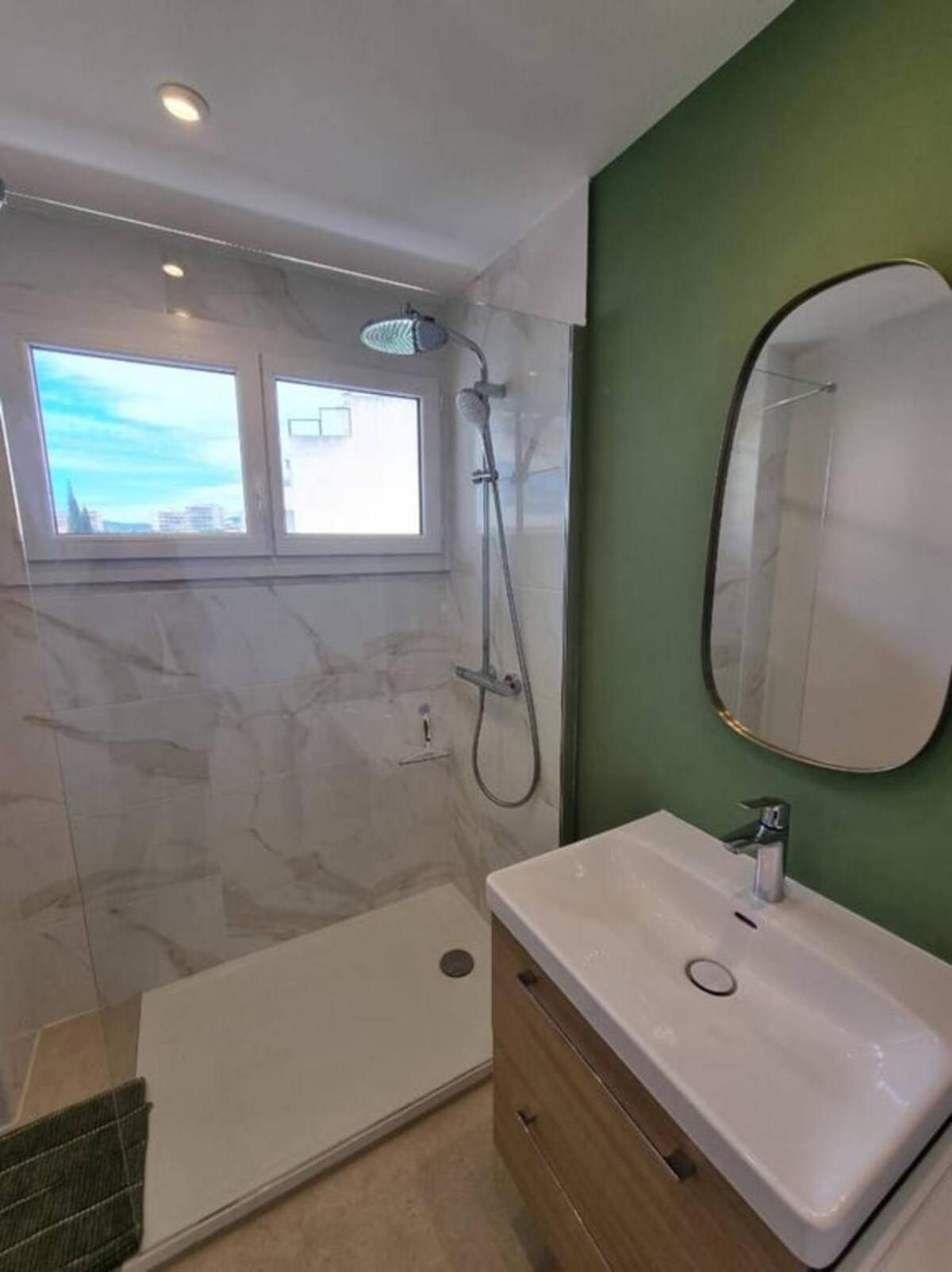 - Cozy 2 Pieces Proche Apartment