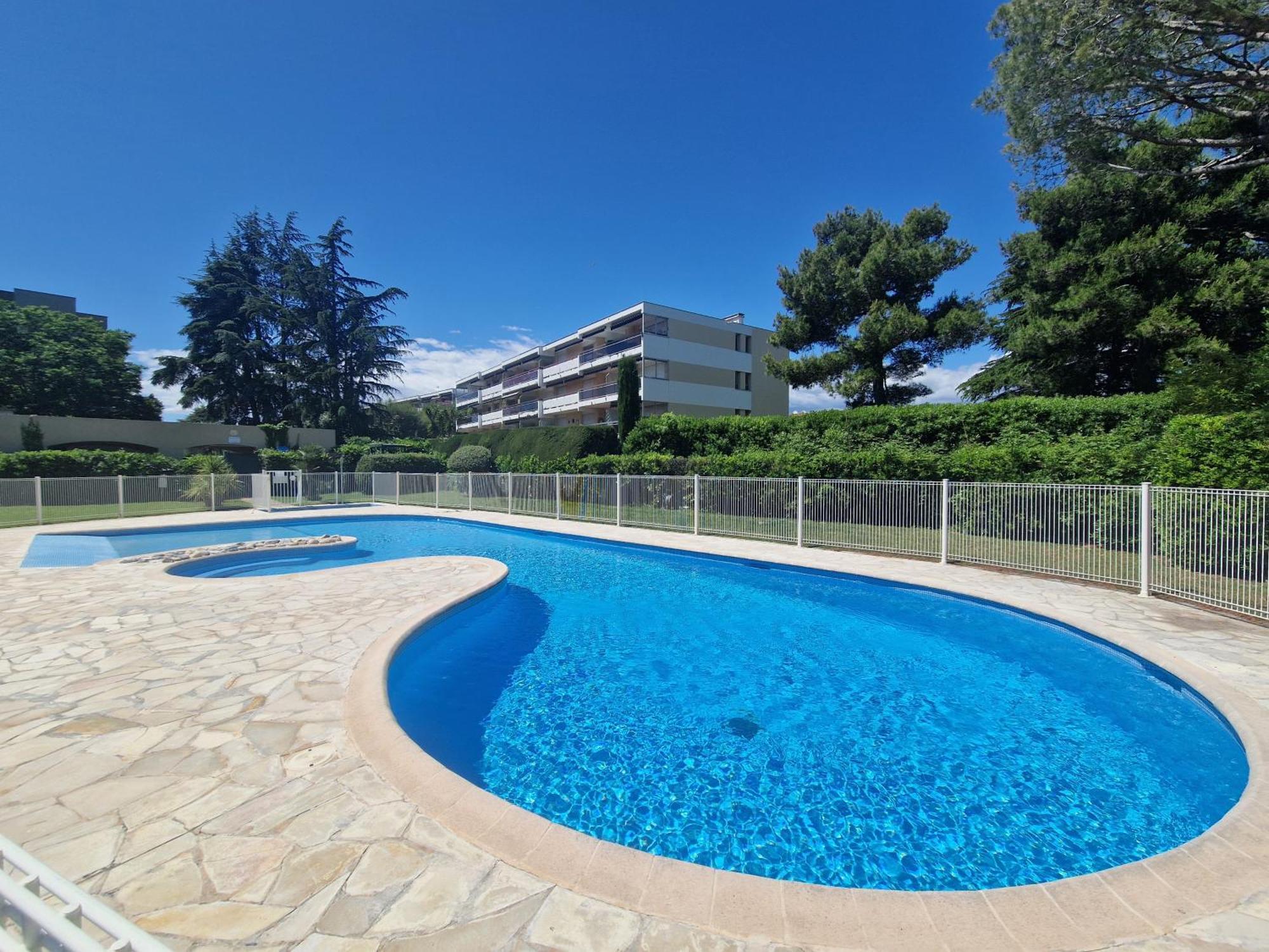 Apartment Cozy 1 Bedroom With A Seaview, Ac, Pool And Parking