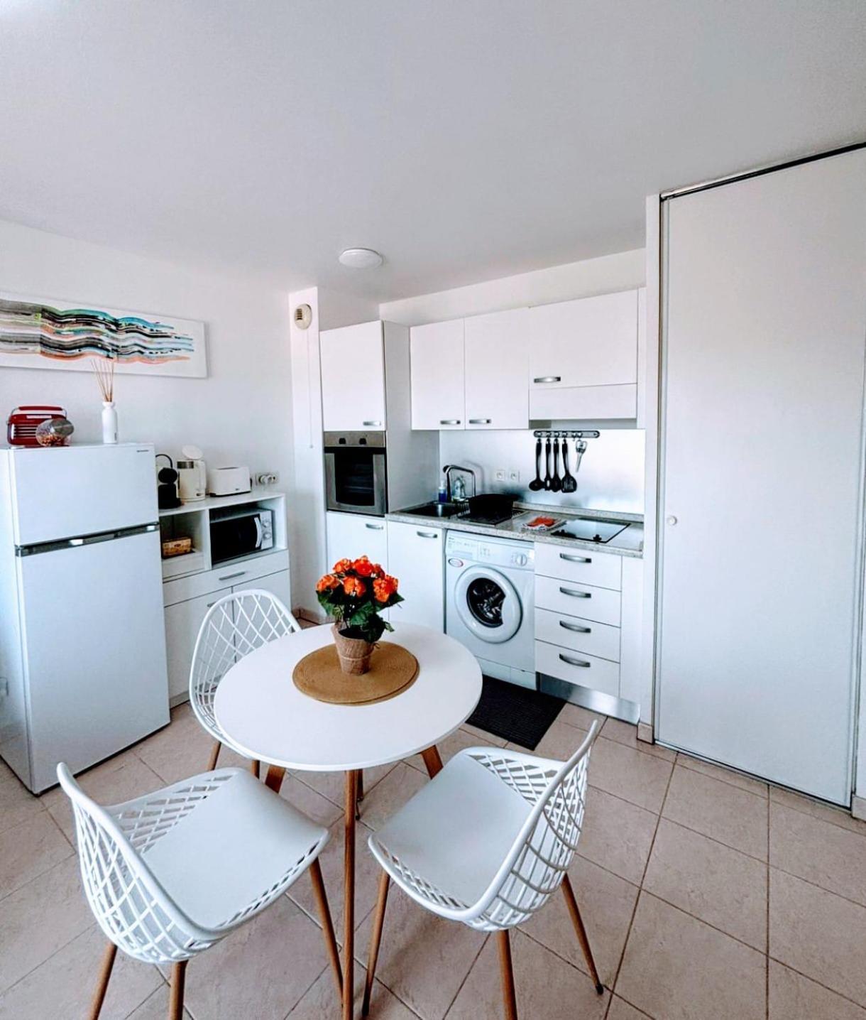 Cosy 2 Pieces Avec Piscine Et Parking Antibes