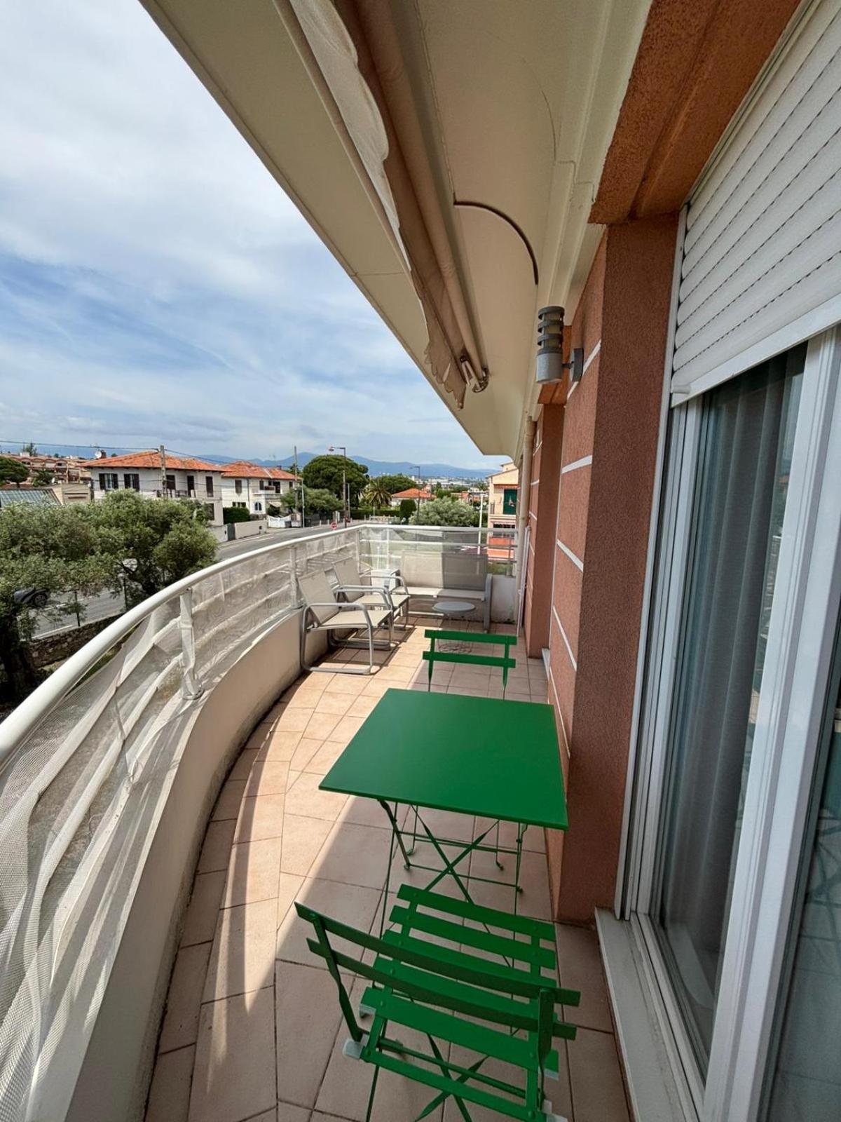 Cosy 2 Pieces Avec Piscine Et Parking