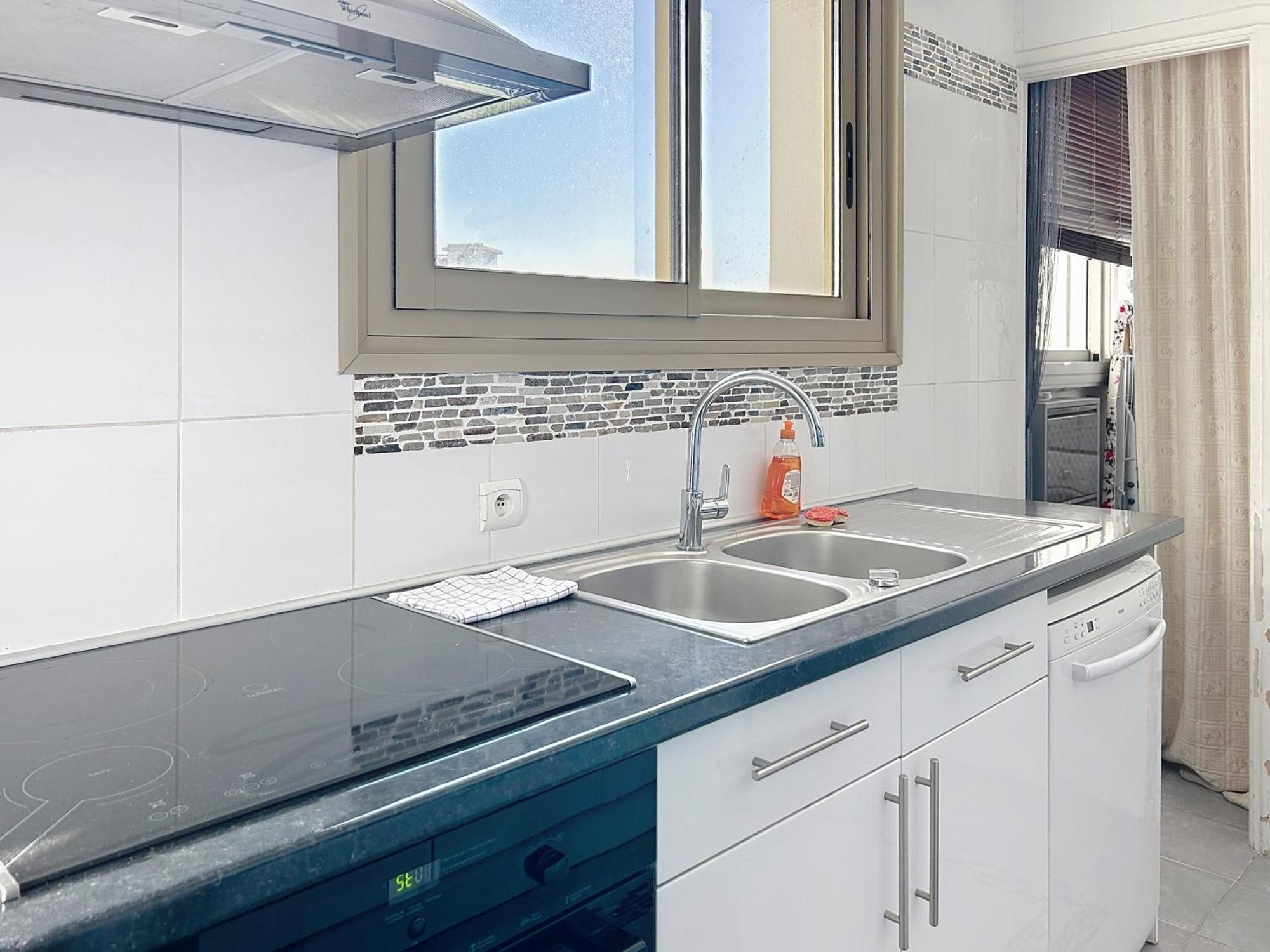 La Pinede Equiped With Air Conditioning And A Pool! Apartamento