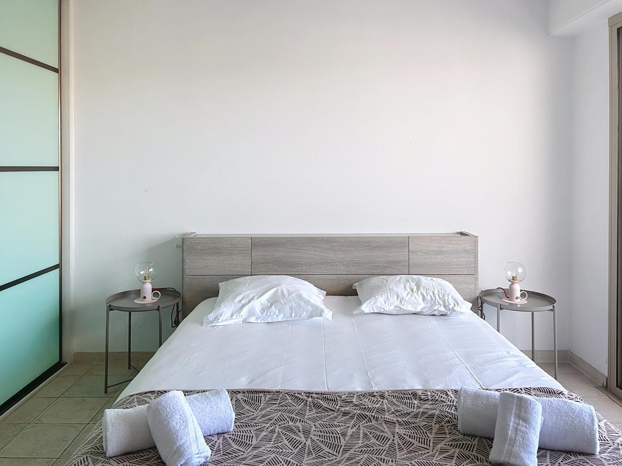 Apartamento La Pinede Equiped With Air Conditioning And A Pool! *
