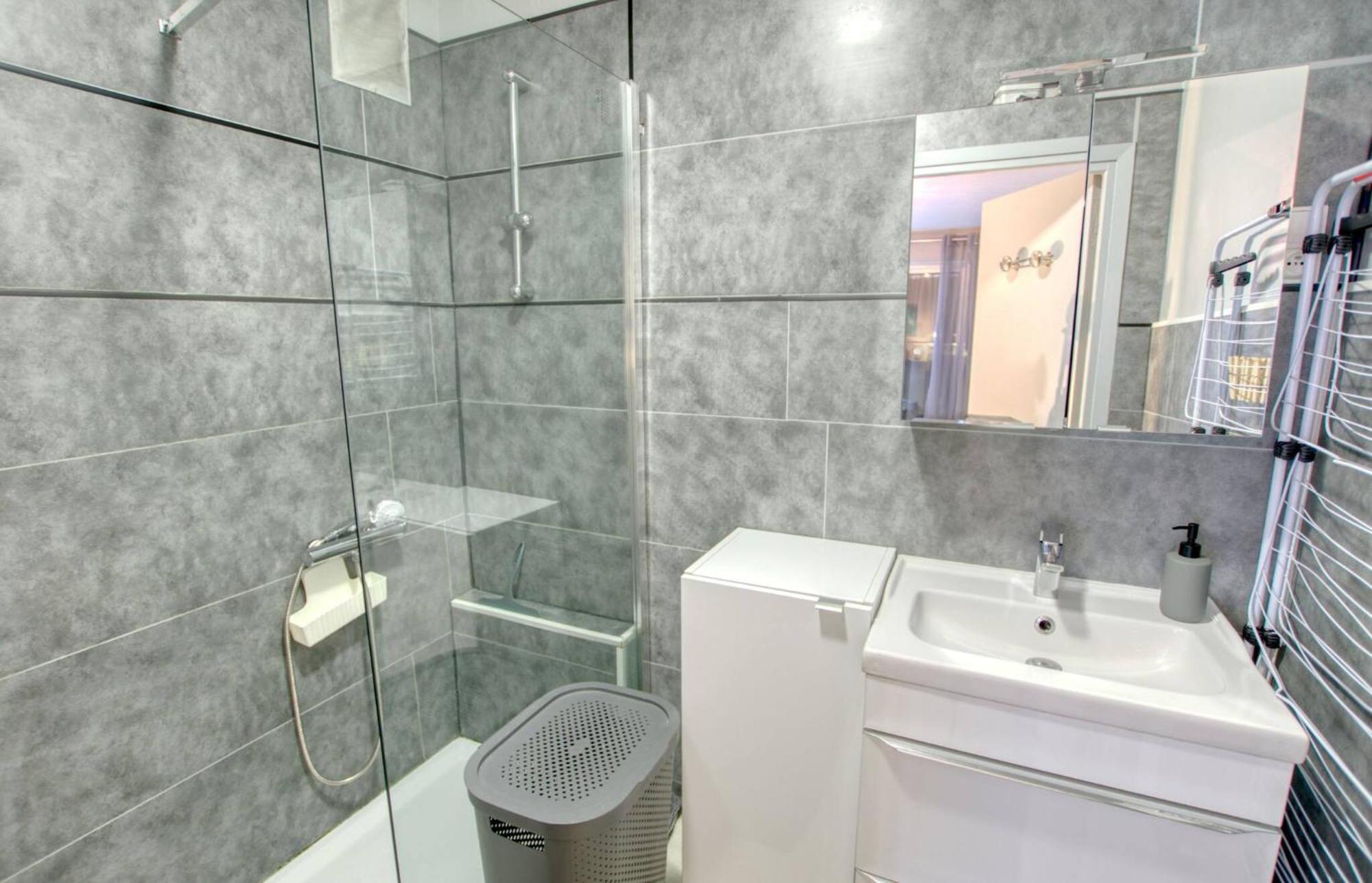 Apartment Centre - Parking Wifi Climatisation - Limestay *