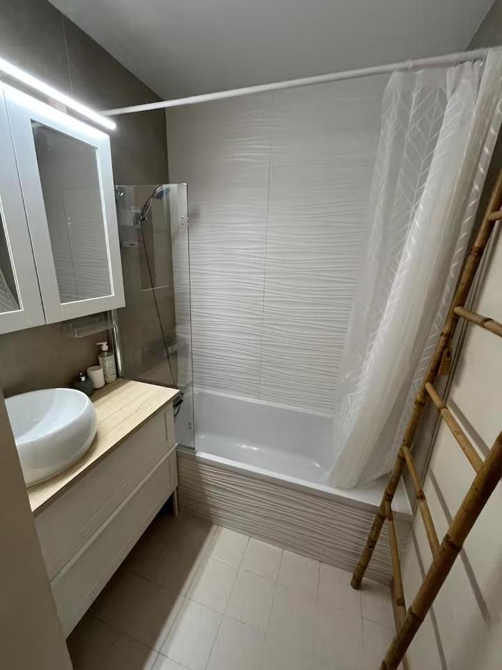 Apartment Before Submitting A Request Please Take A Moment To Read My Host Profile At Bottom Of Page To Ensure A Smooth And Personalized Stay