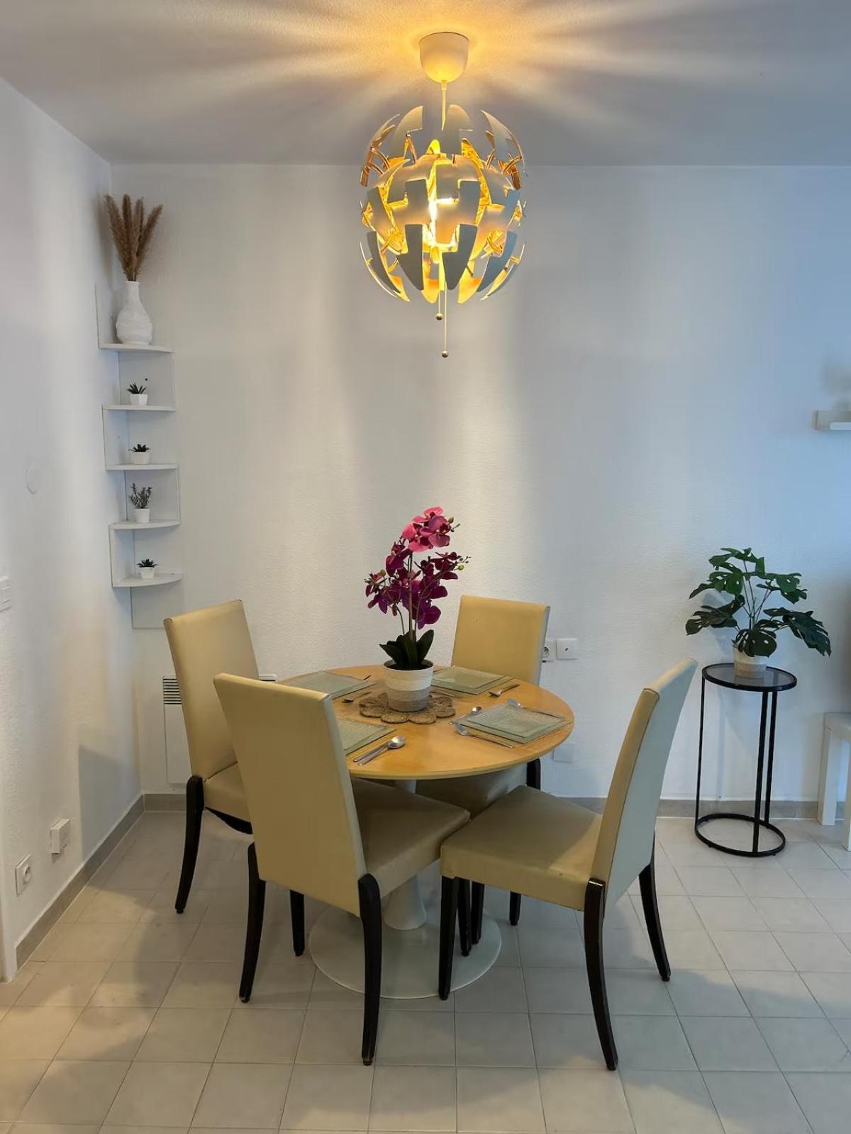 Apartment Before Submitting A Request Please Take A Moment To Read My Host Profile At Bottom Of Page To Ensure A Smooth And Personalized Stay