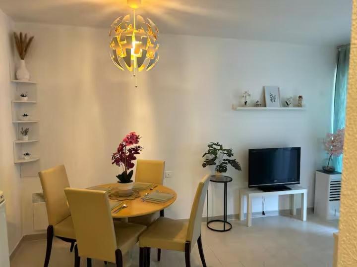 Before Submitting A Request Please Take A Moment To Read My Host Profile At Bottom Of Page To Ensure A Smooth And Personalized Stay * Antibes