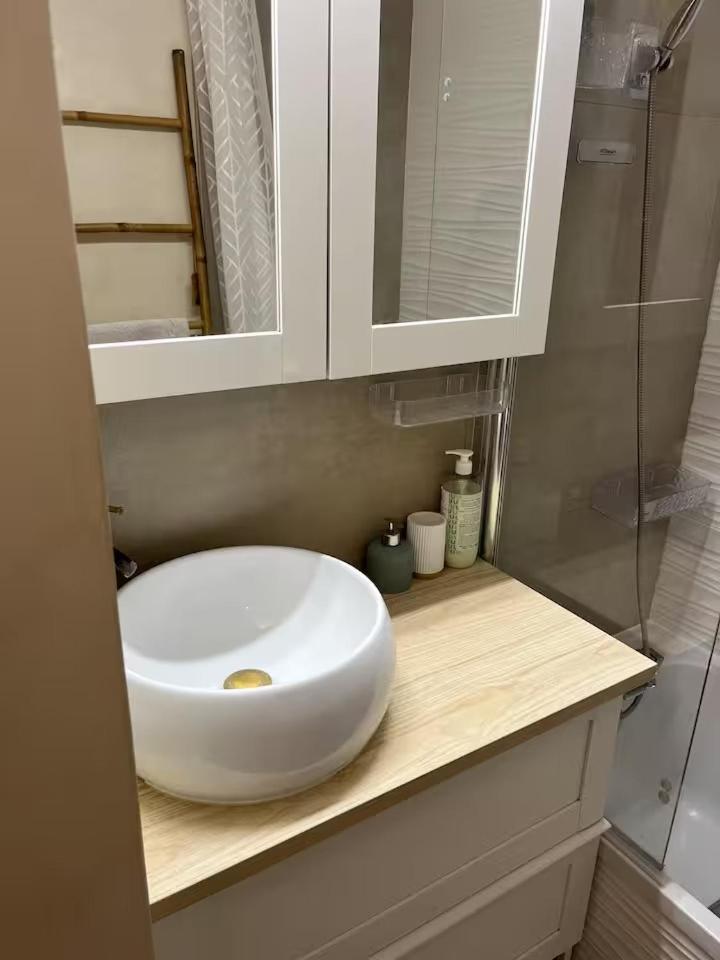 Apartment Before Submitting A Request Please Take A Moment To Read My Host Profile At Bottom Of Page To Ensure A Smooth And Personalized Stay *