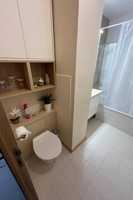 Before Submitting A Request Please Take A Moment To Read My Host Profile At Bottom Of Page To Ensure A Smooth And Personalized Stay Apartment
