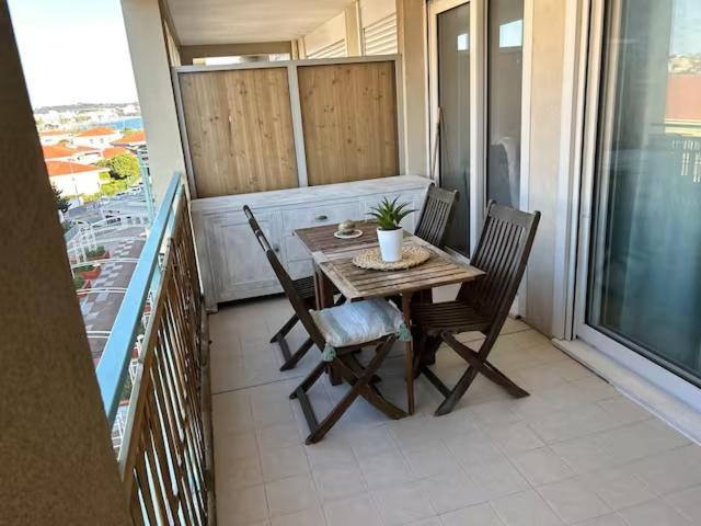 Apartment Before Submitting A Request Please Take A Moment To Read My Host Profile At Bottom Of Page To Ensure A Smooth And Personalized Stay *