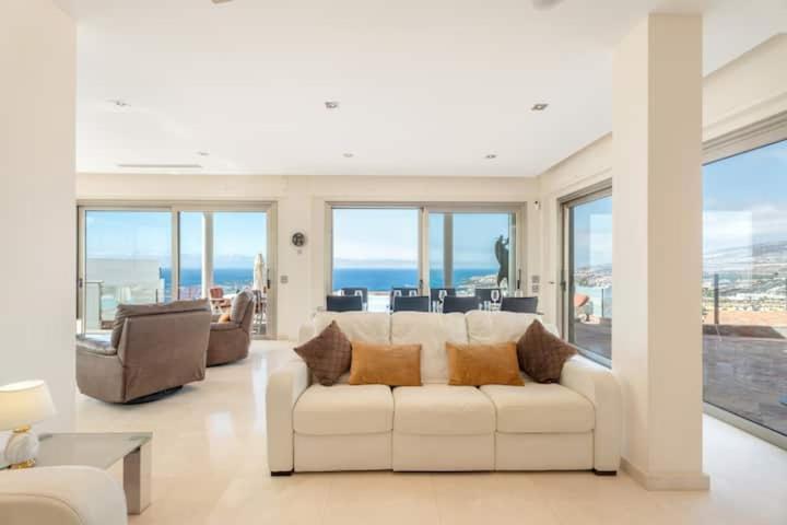 Readhostprofile&scan! Luxury 4-bedroom With Pool Apartment