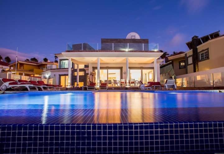 Apartment Readhostprofile&scan! Luxury 4-bedroom With Pool *