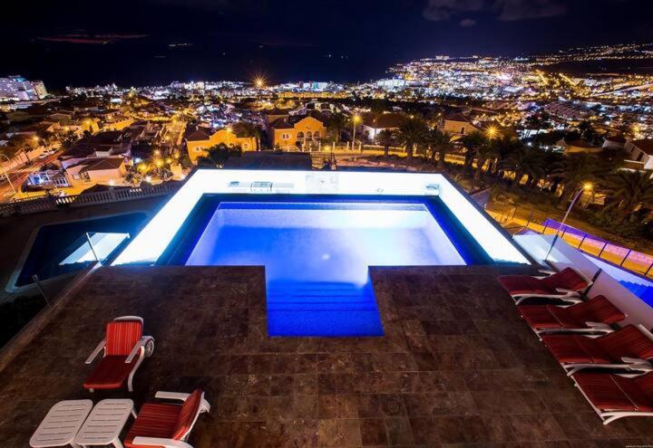 Readhostprofile&scan! Luxury 4-bedroom With Pool Apartment