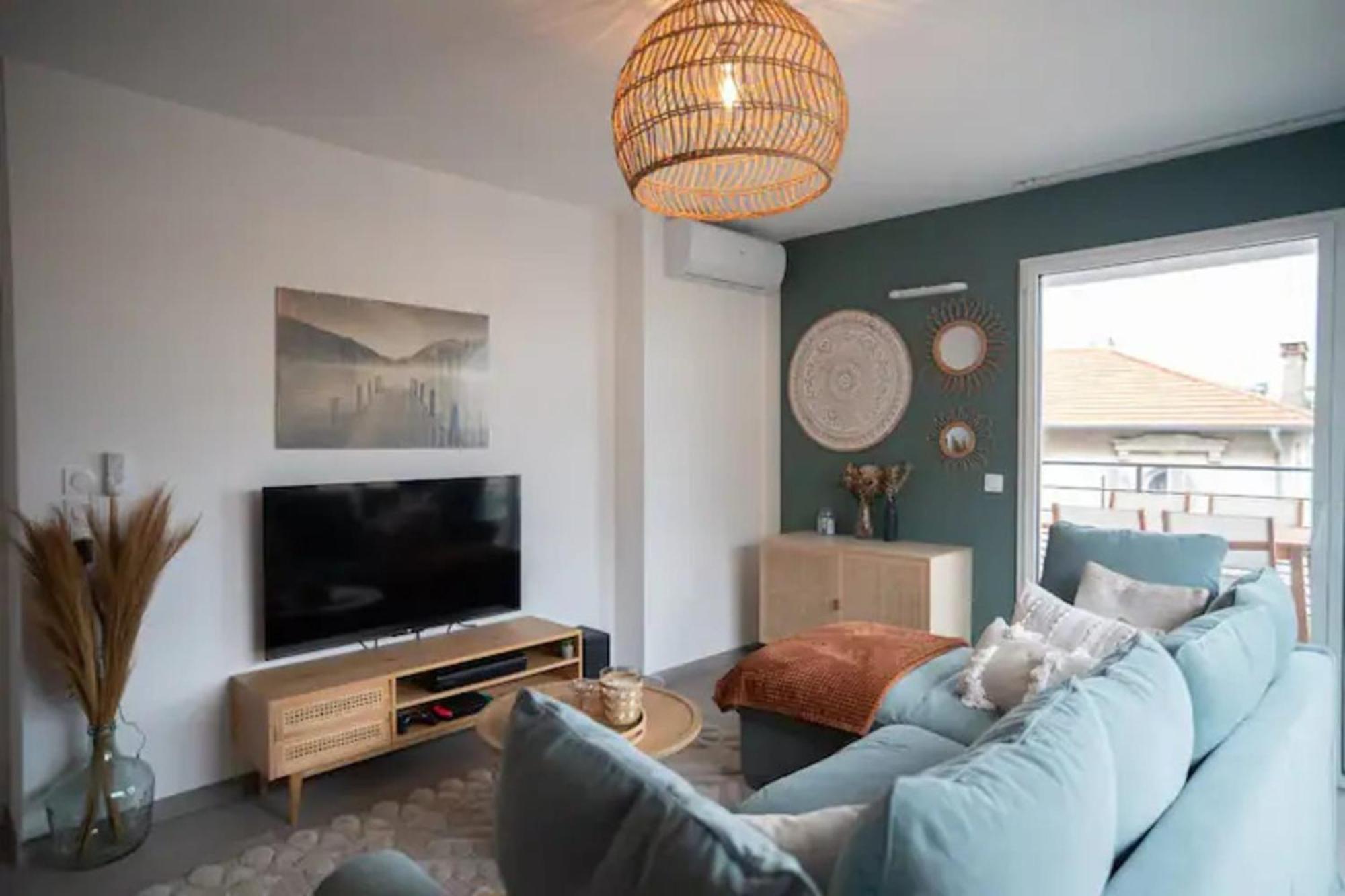 With Mountain Views In Appartement *