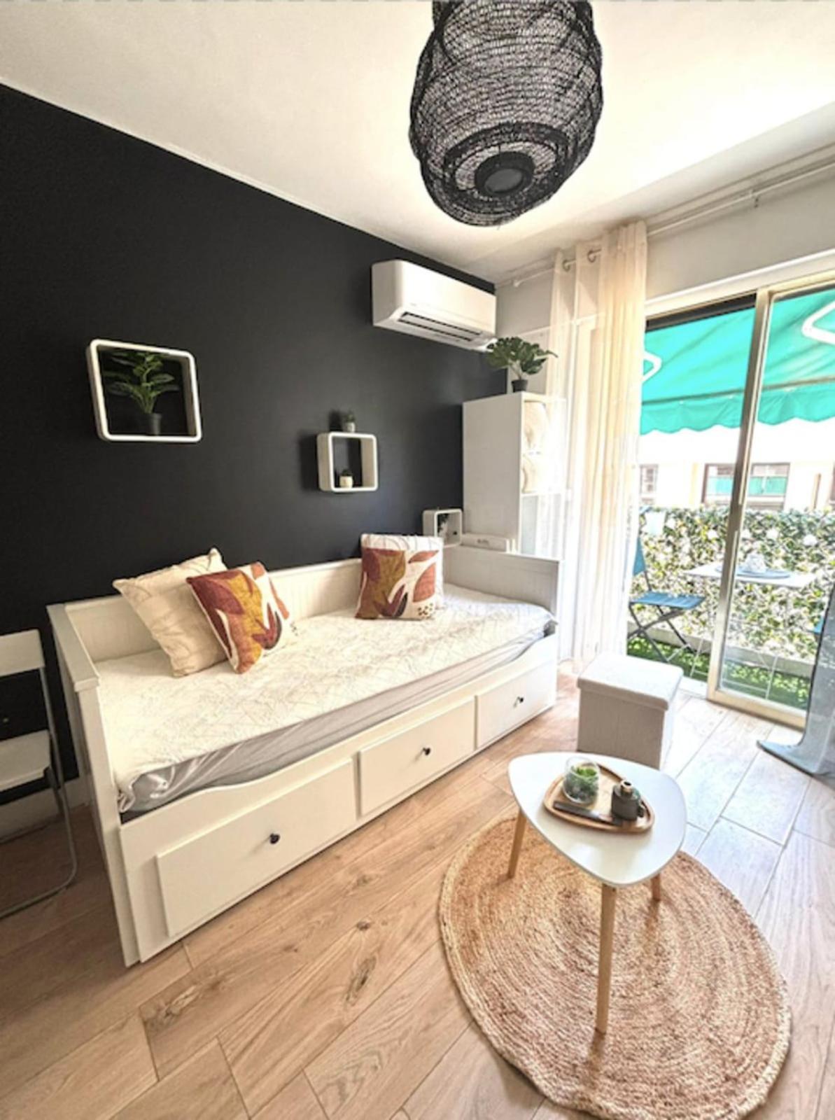 Charming For Two With Balcony In * Antibes