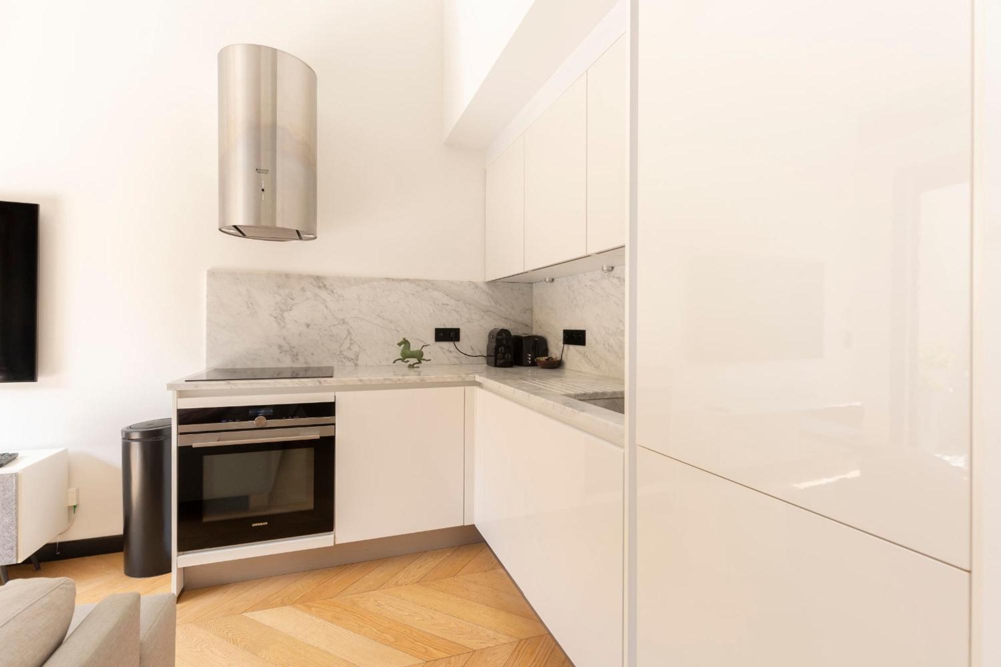 Townhouse With Terrace & Parking In The Heart Of Old