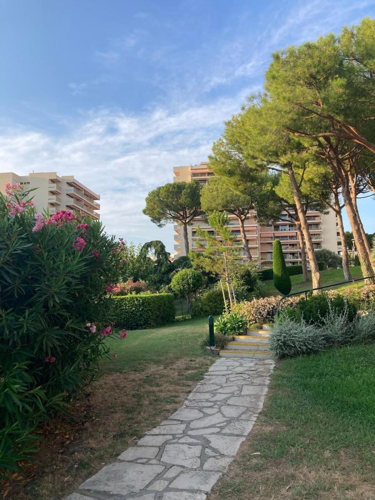 A 5 Minutes Du Centre De Juan Les Pins Et De La ! Dans Avec Piscine Et Terrain De Tennis Apartment *