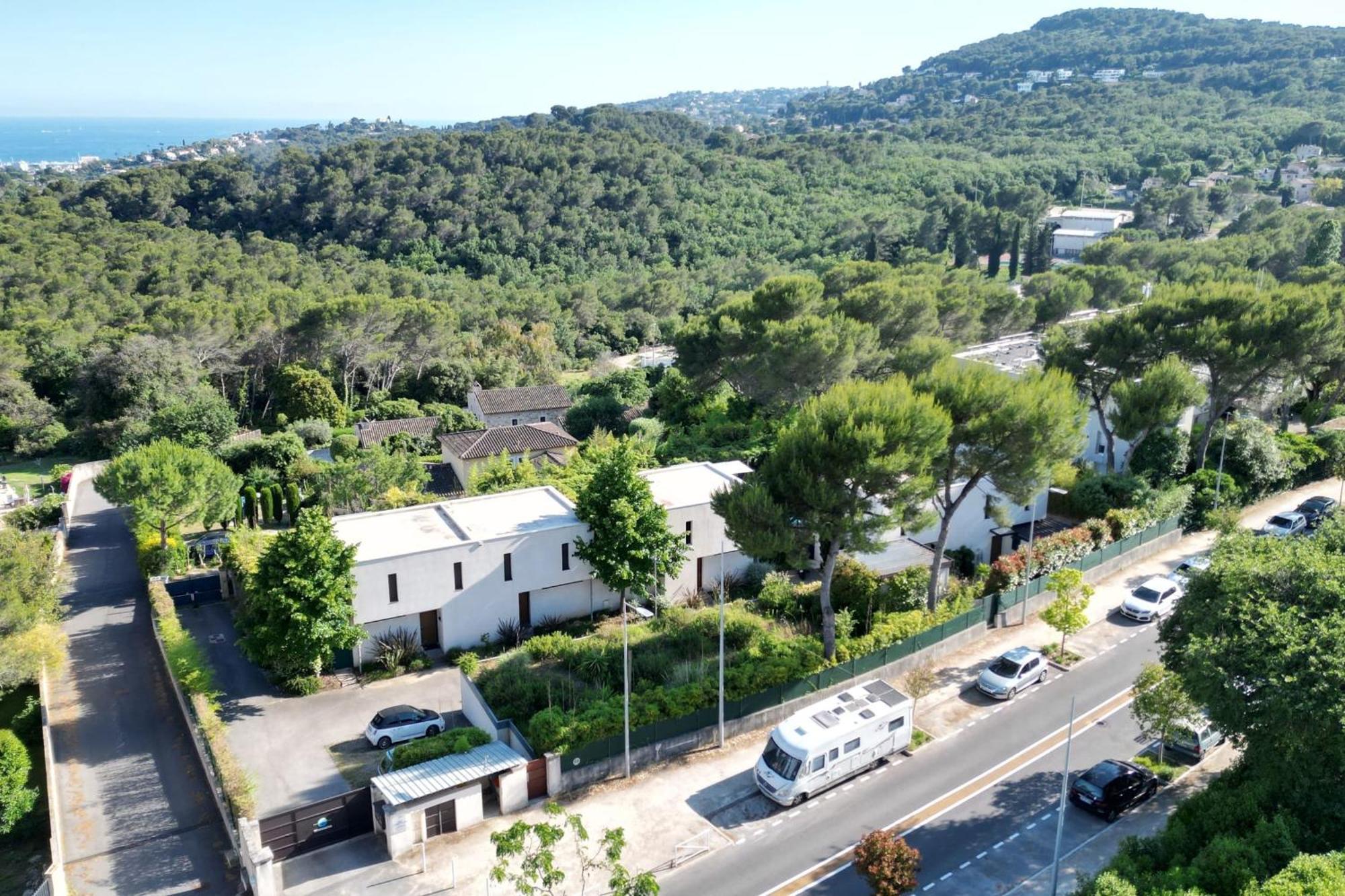Spacious House For 8 With Swimming Pool * Antibes