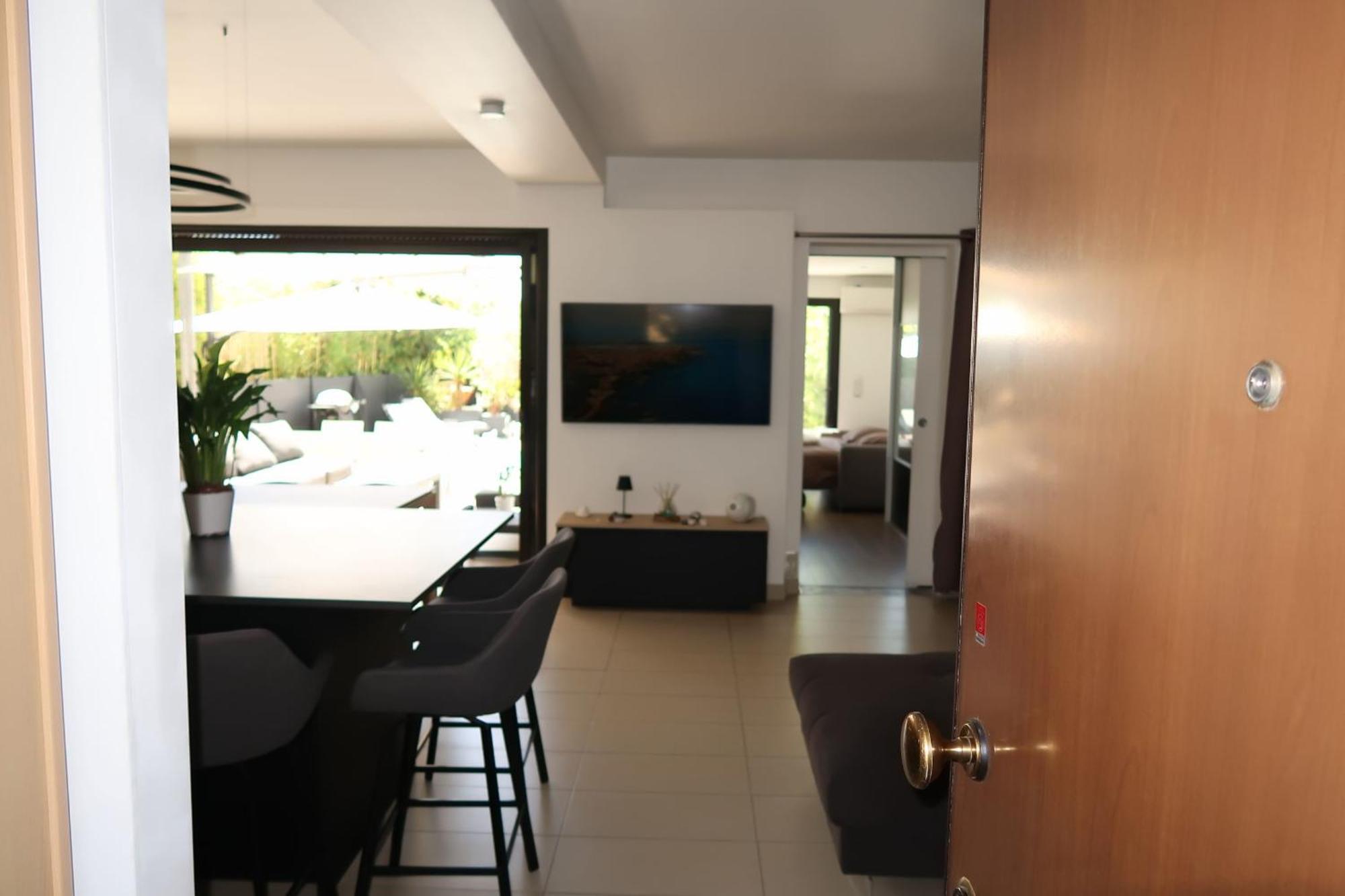 Spacious House For 8 With Swimming Pool Ferienhaus *