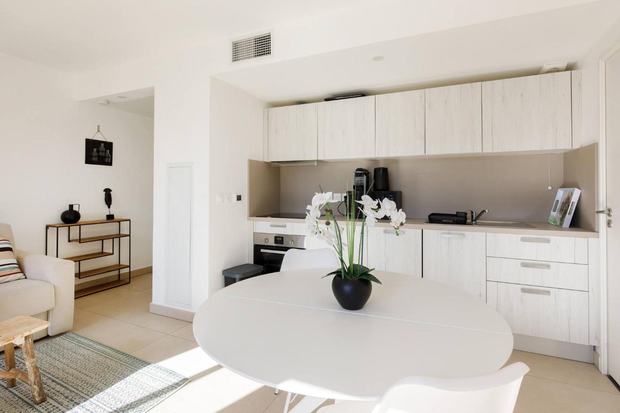 Appartement Calypso- Superbe Perle, Vieil Antibes, Wifi, Climatisation *