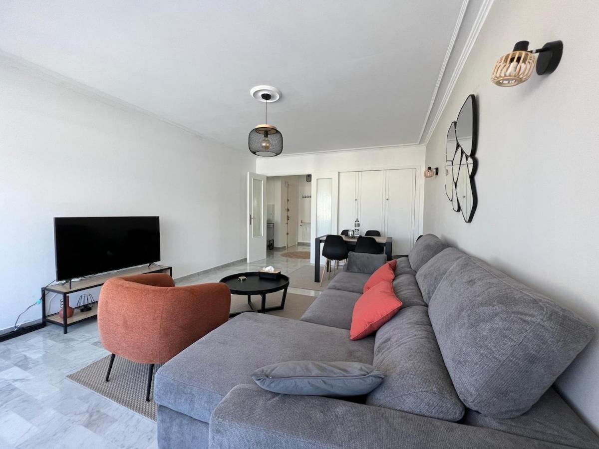 Proche Plages Parking Etage Eleve Terrasse Apartamento Antibes