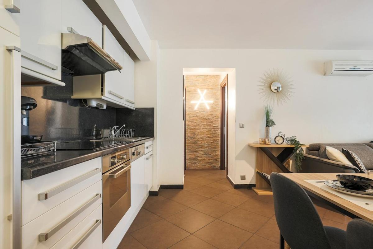 2room With Ac, 3 Min To The Beach, Small Garage Appartement