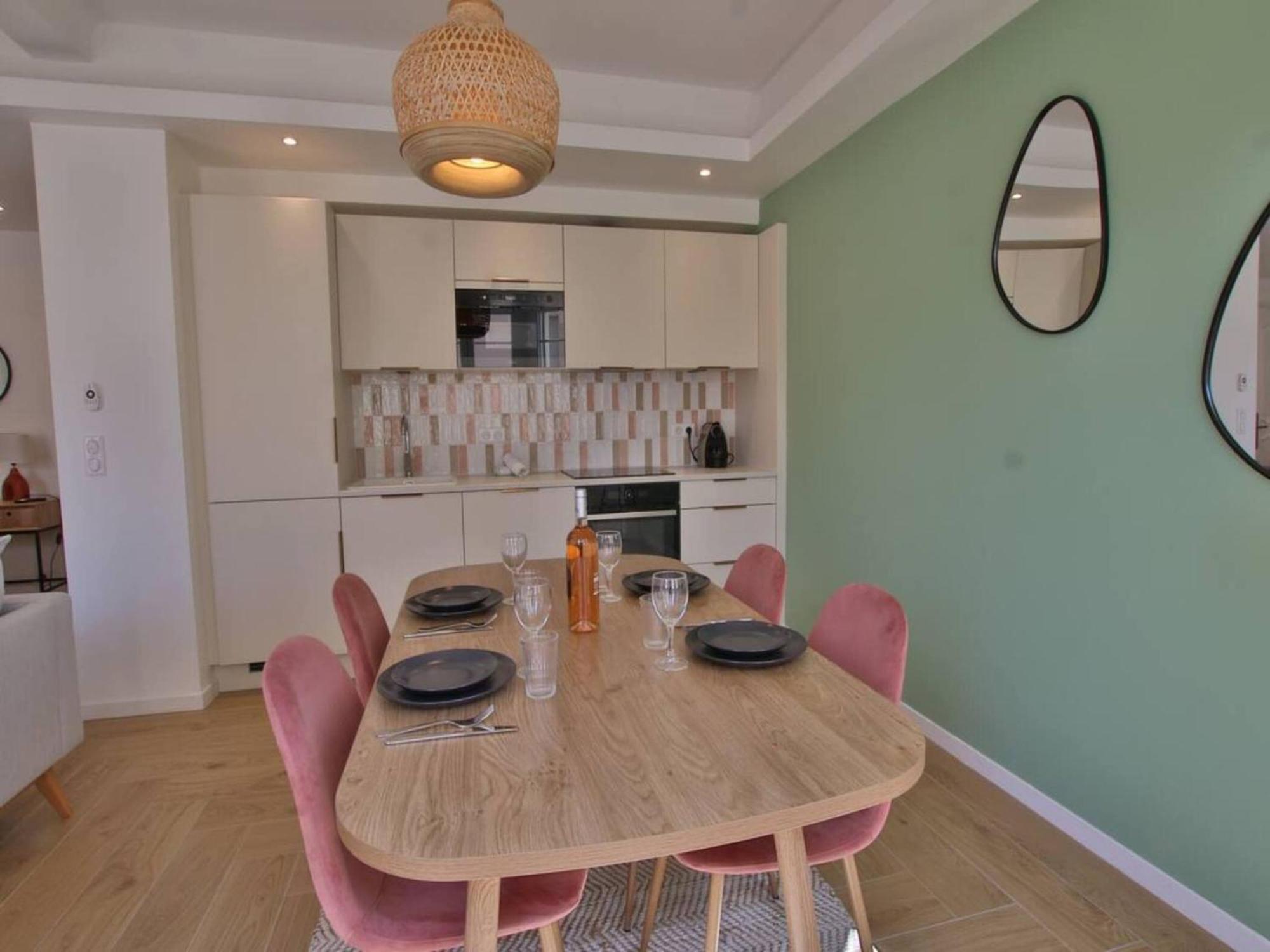 In The Heart Of Center, Cleaning Included Apartment *