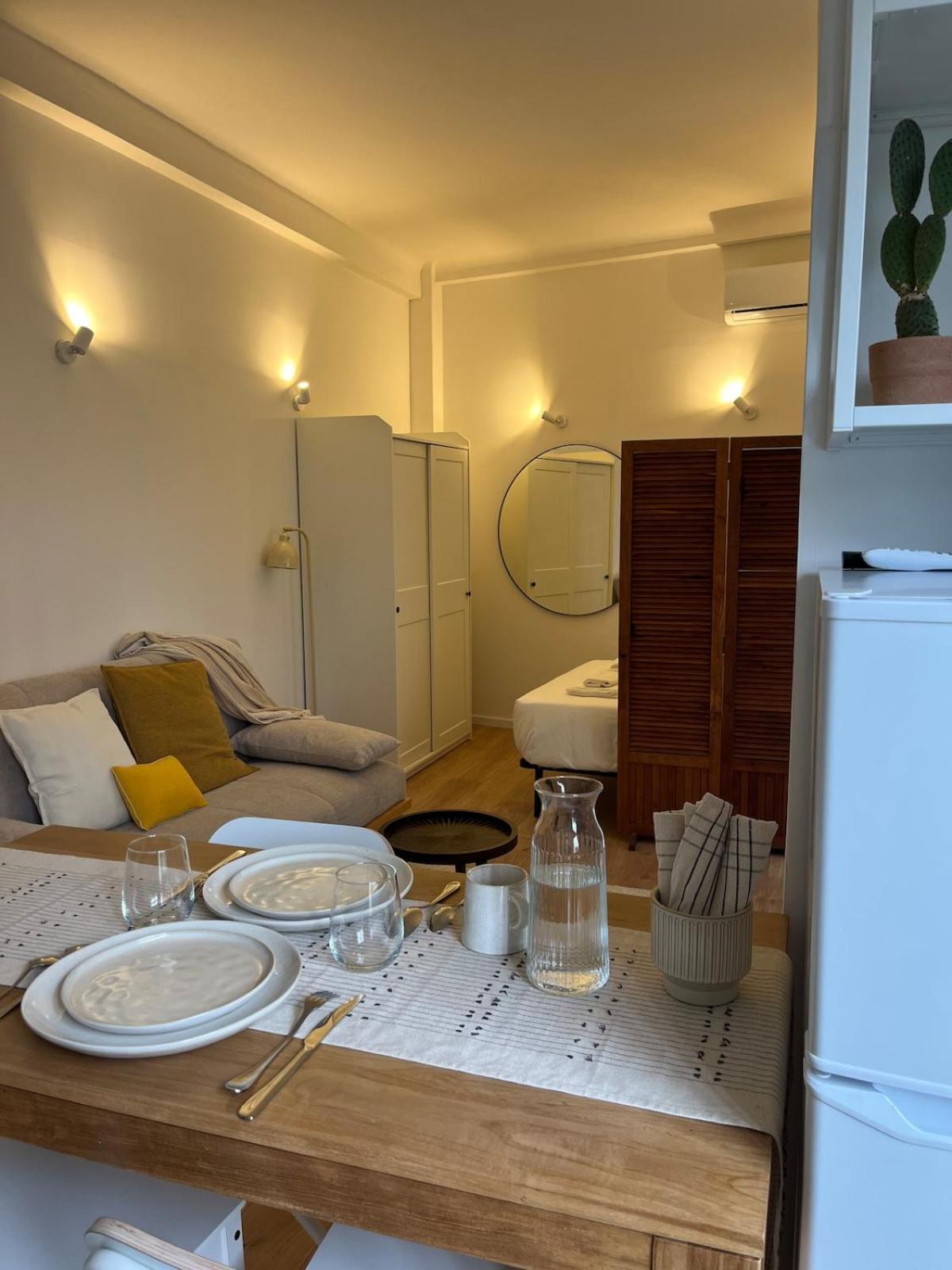 T1 En Centre-ville De Juan Les Pins Apartment *