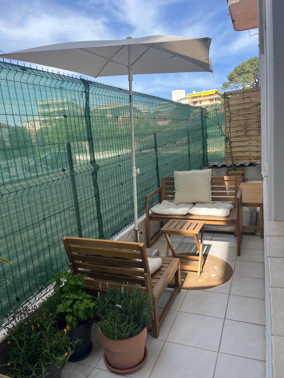 T1 En Centre-ville De Juan Les Pins Apartment