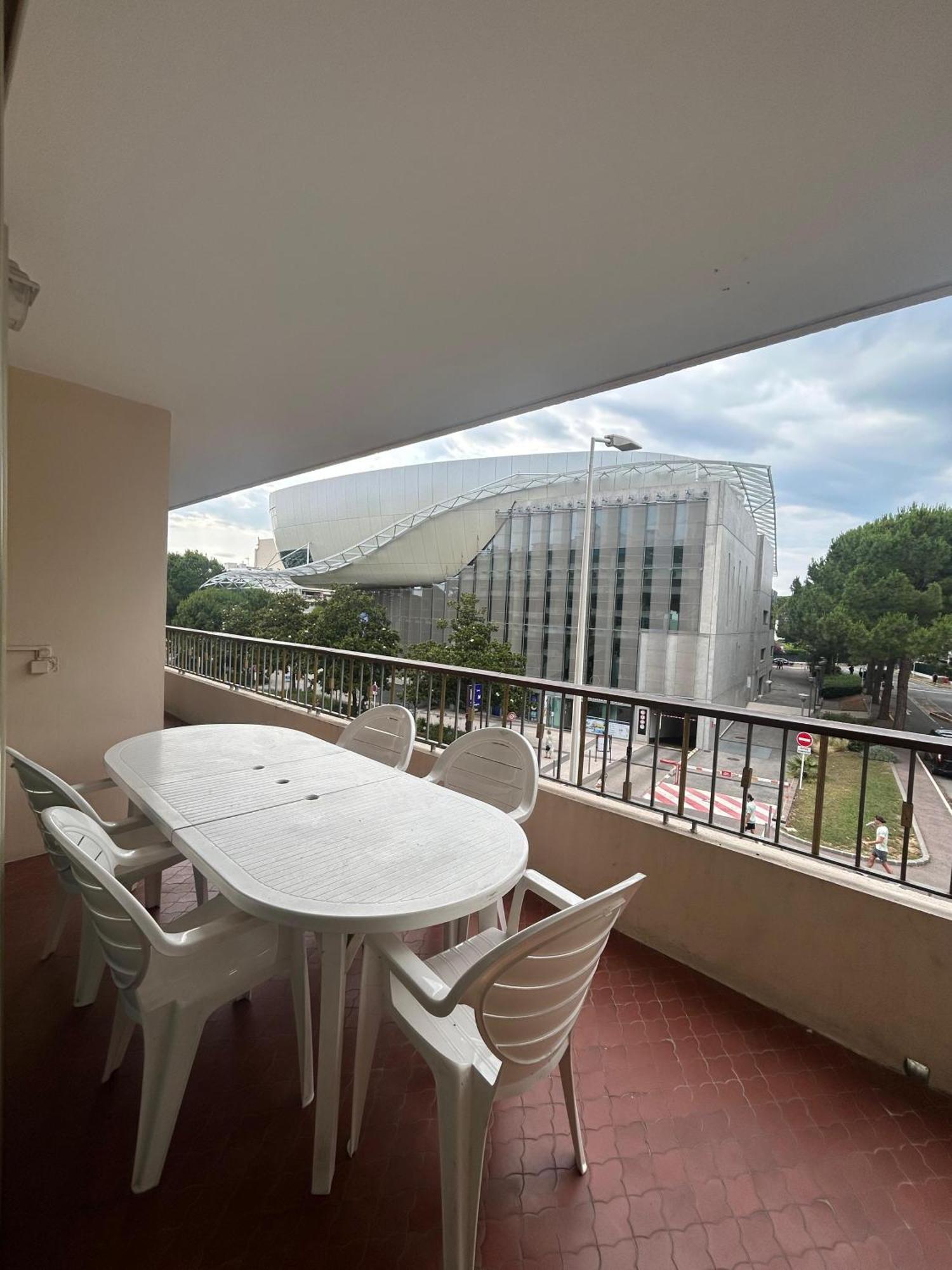 Appartement Le President 100 M De La *