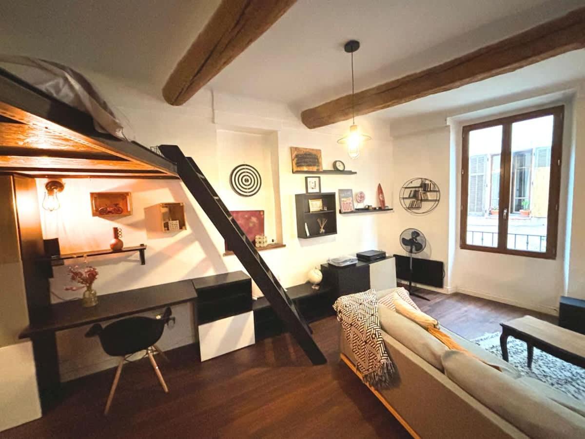 Le Revennes Apartamento